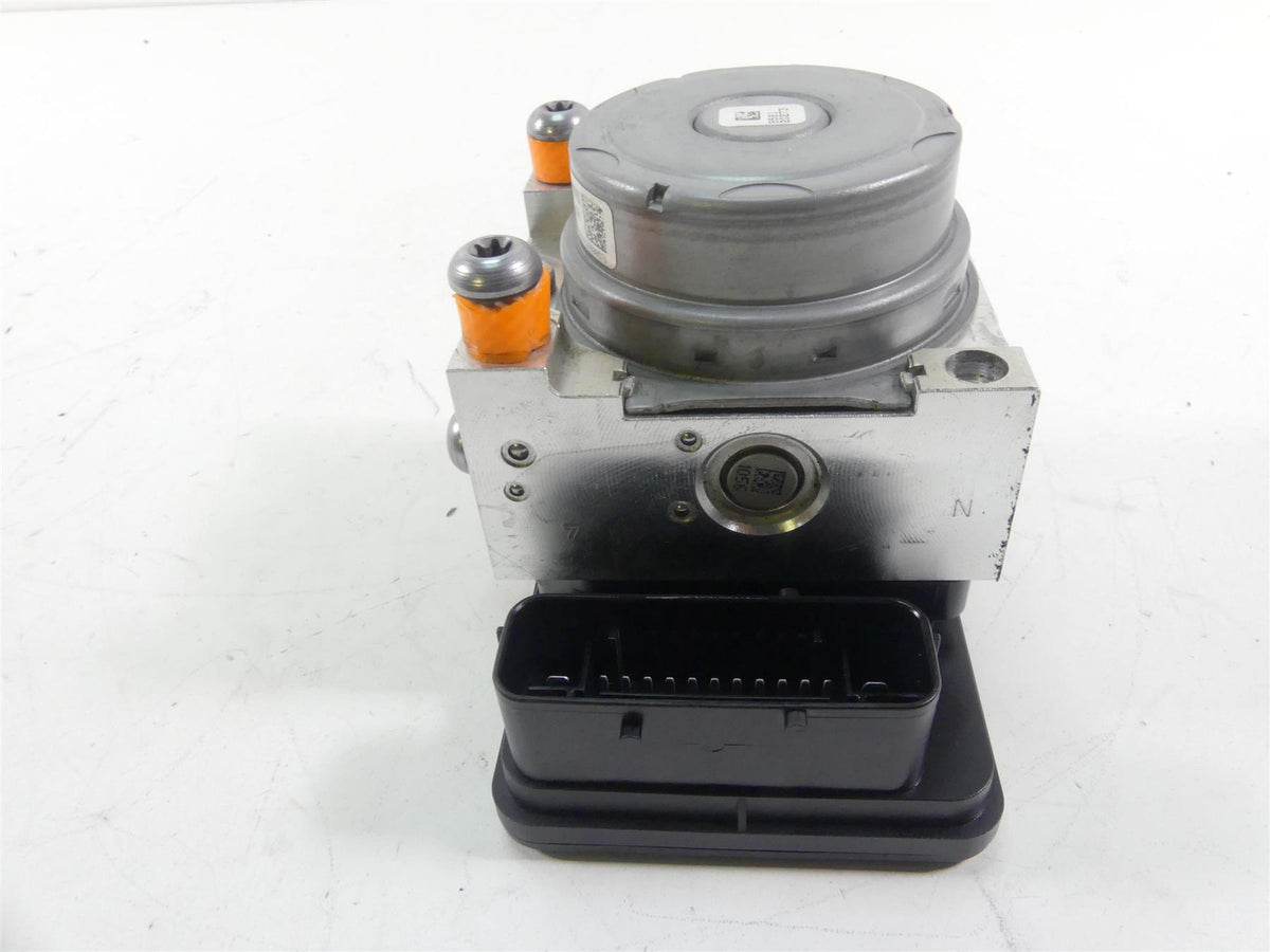2018 BMW S1000RR K46 Abs Brake Pump Pressure Module 34518566955 {{ shop.shopifyCountryName }} - Mototech271