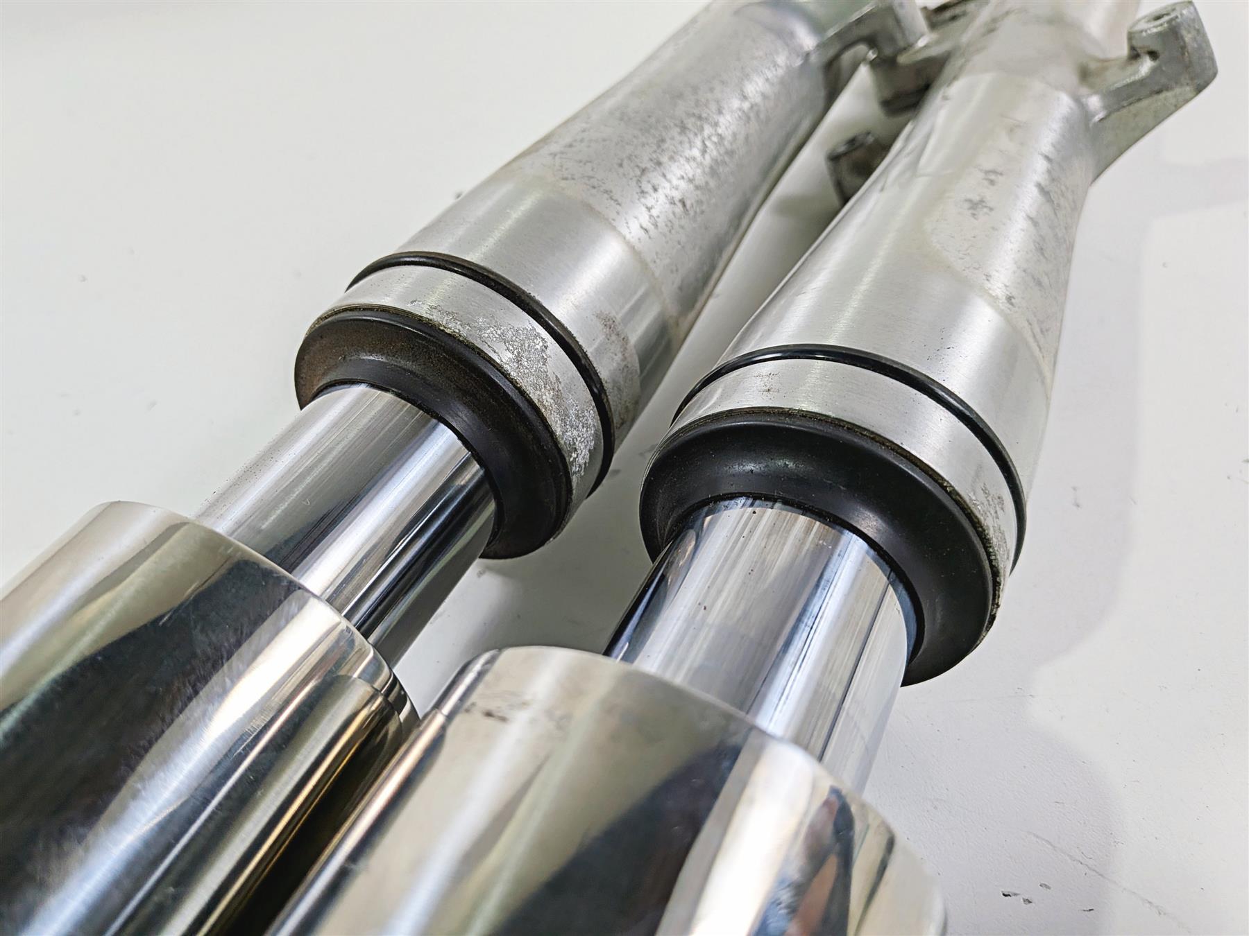 2004 Suzuki VL800 Intruder Volusia Front Fork Leg Set 51103-41F20 {{ shop.shopifyCountryName }} - Mototech271