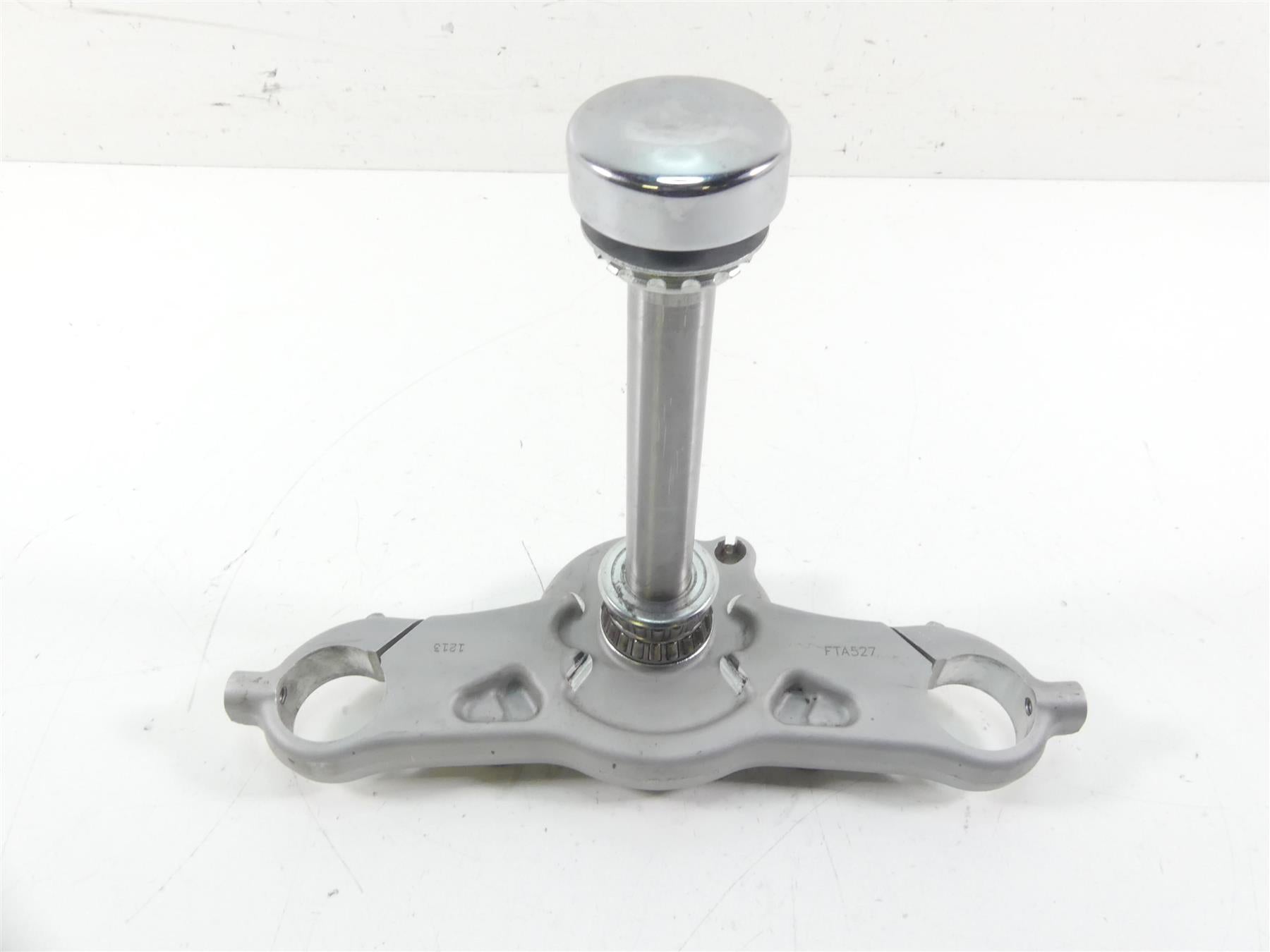 2015 Harley FLD Dyna Switchback Lower Triple Tree Steering Clamp 45900025