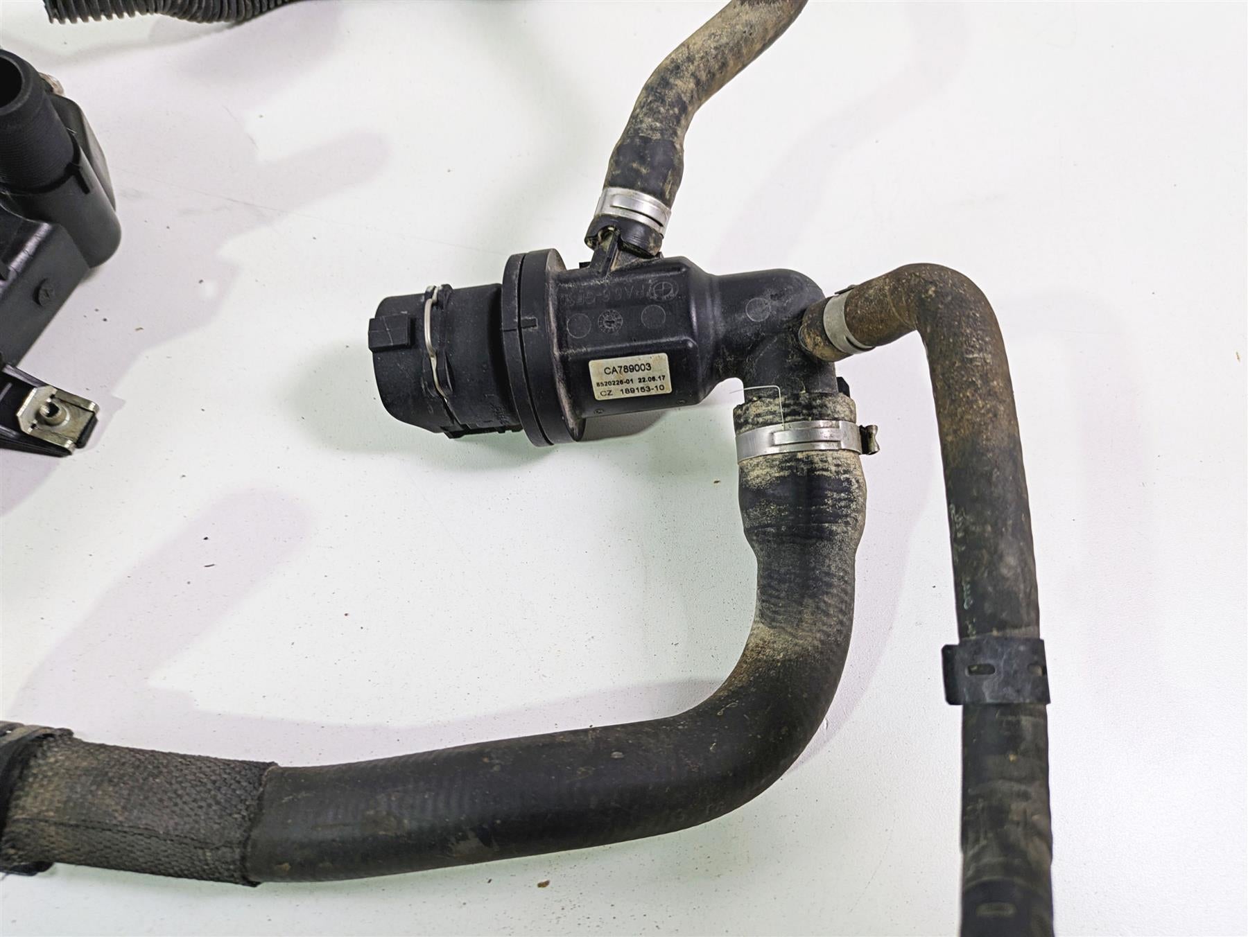 2017 BMW R1200 GS K50 Left Radiator + Thermostat & Cover Set 17118546408 {{ shop.shopifyCountryName }} - Mototech271