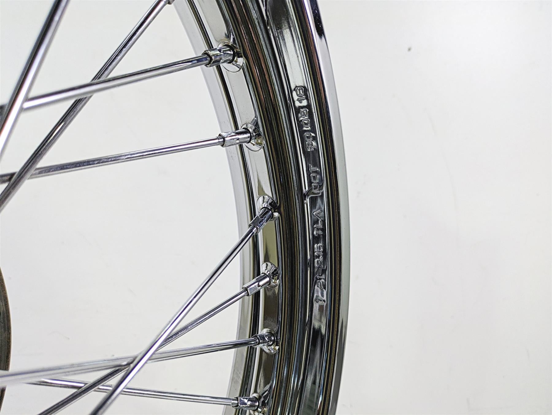 2004 Harley Softail FXSTDI Deuce Straight Front Wheel Rim Spoke 21x2.15 43671-05 {{ shop.shopifyCountryName }} - Mototech271