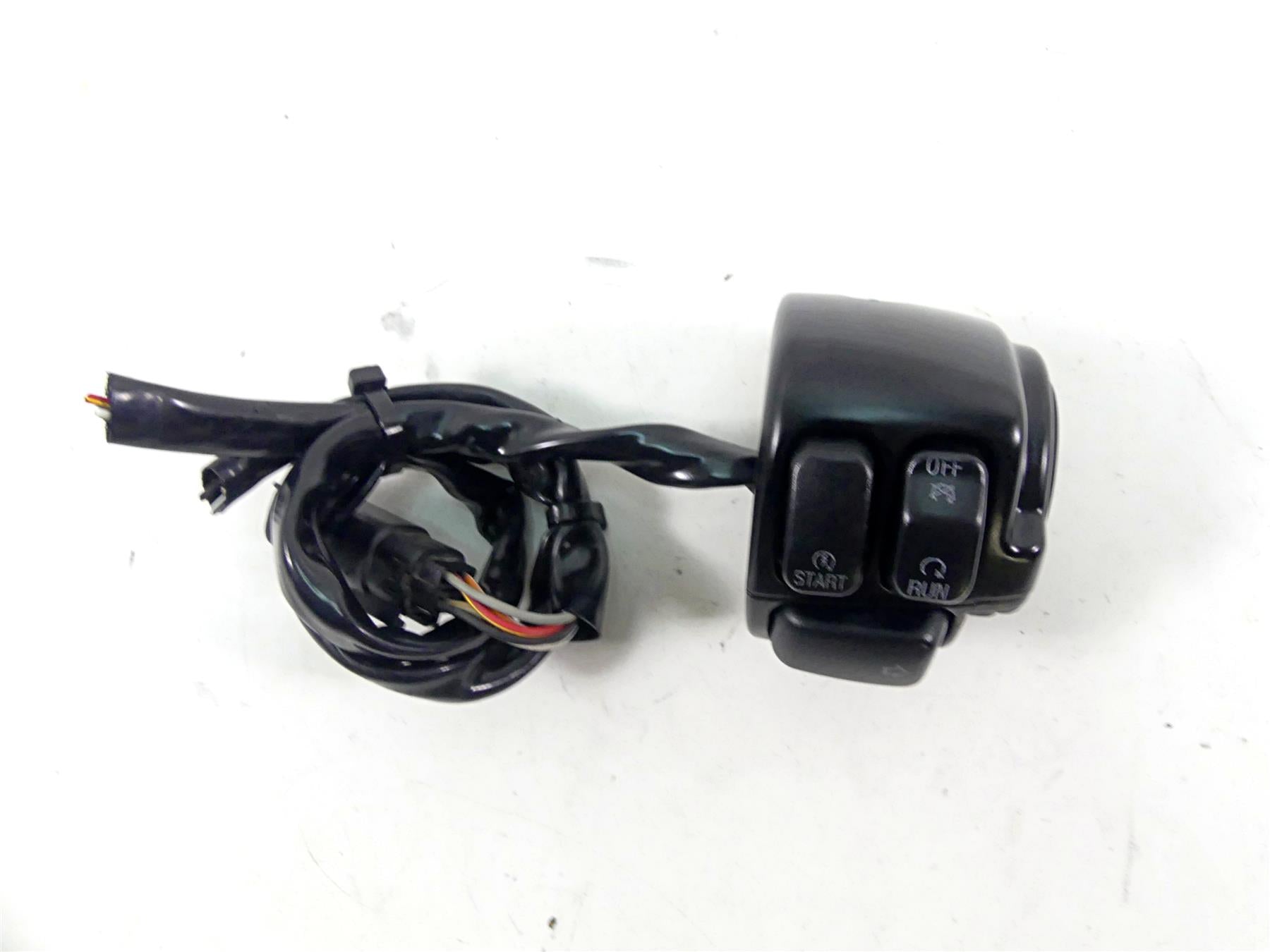 2015 Harley VRSCF Muscle V-Rod Right Hand Control Switch - Read 71684-06A {{ shop.shopifyCountryName }} - Mototech271