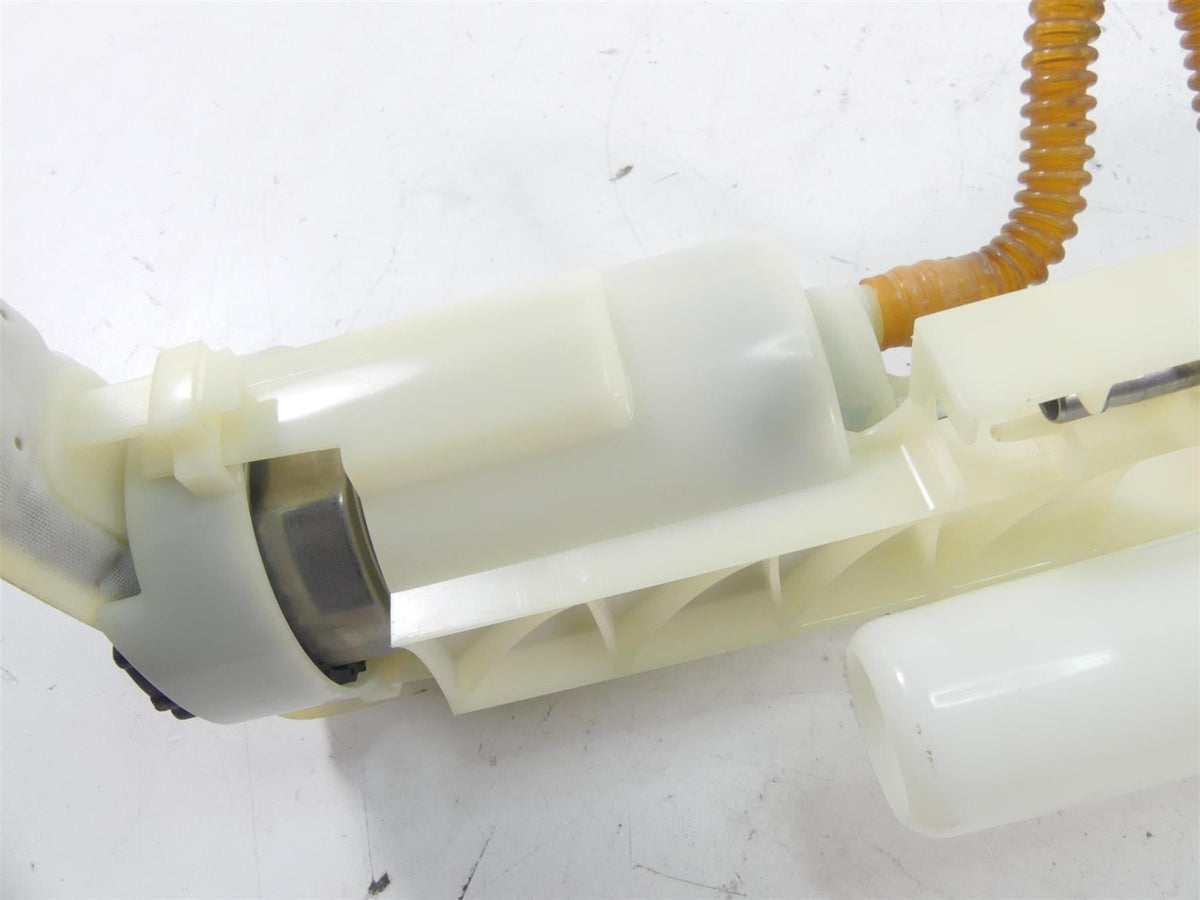 2012 Harley VRSCF Muscle Rod Fuel Gas Petrol Pump - Tested 75310-07 {{ shop.shopifyCountryName }} - Mototech271