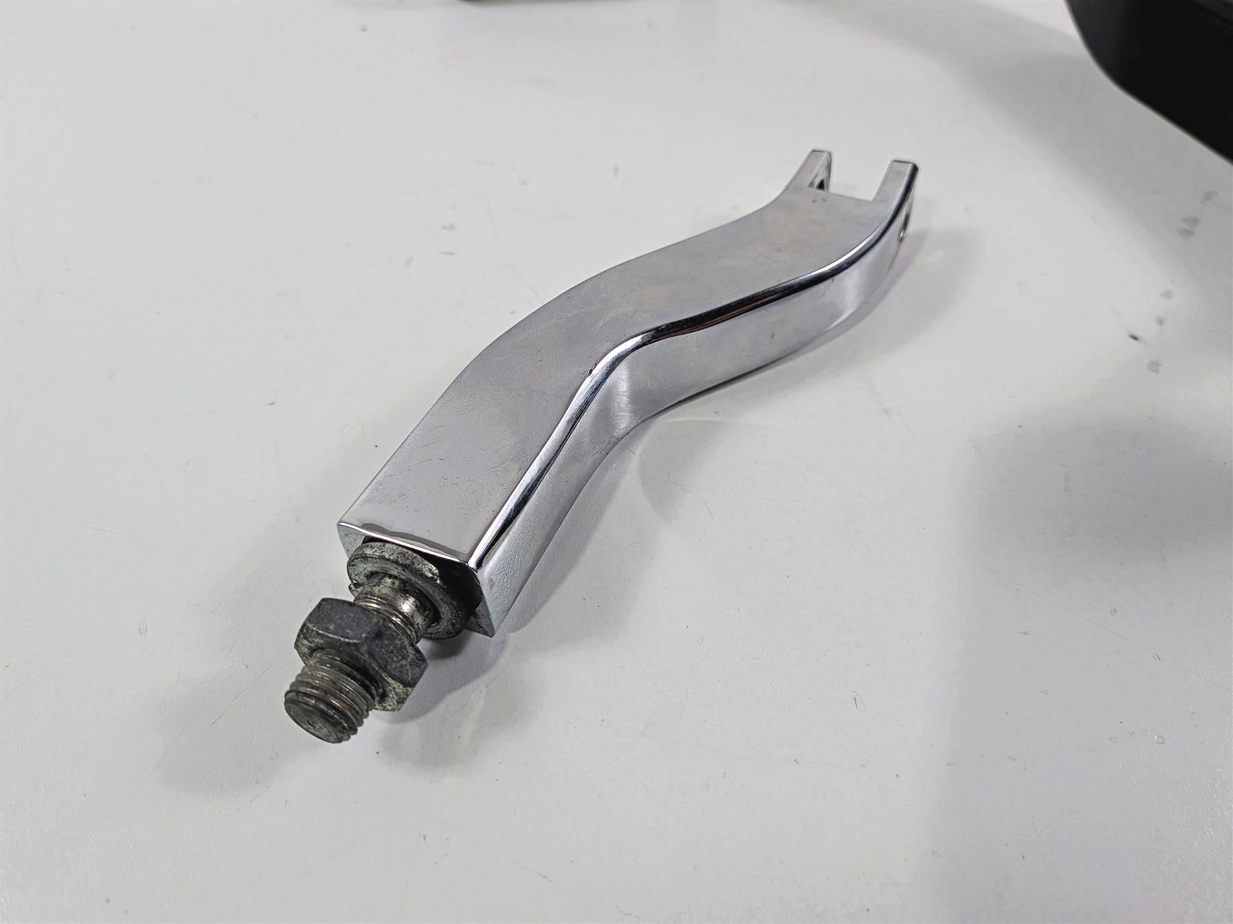 1998 Harley Dyna FXDL Low Rider Passenger Footpeg Mounts & Mounting Bar 52740-94 {{ shop.shopifyCountryName }} - Mototech271