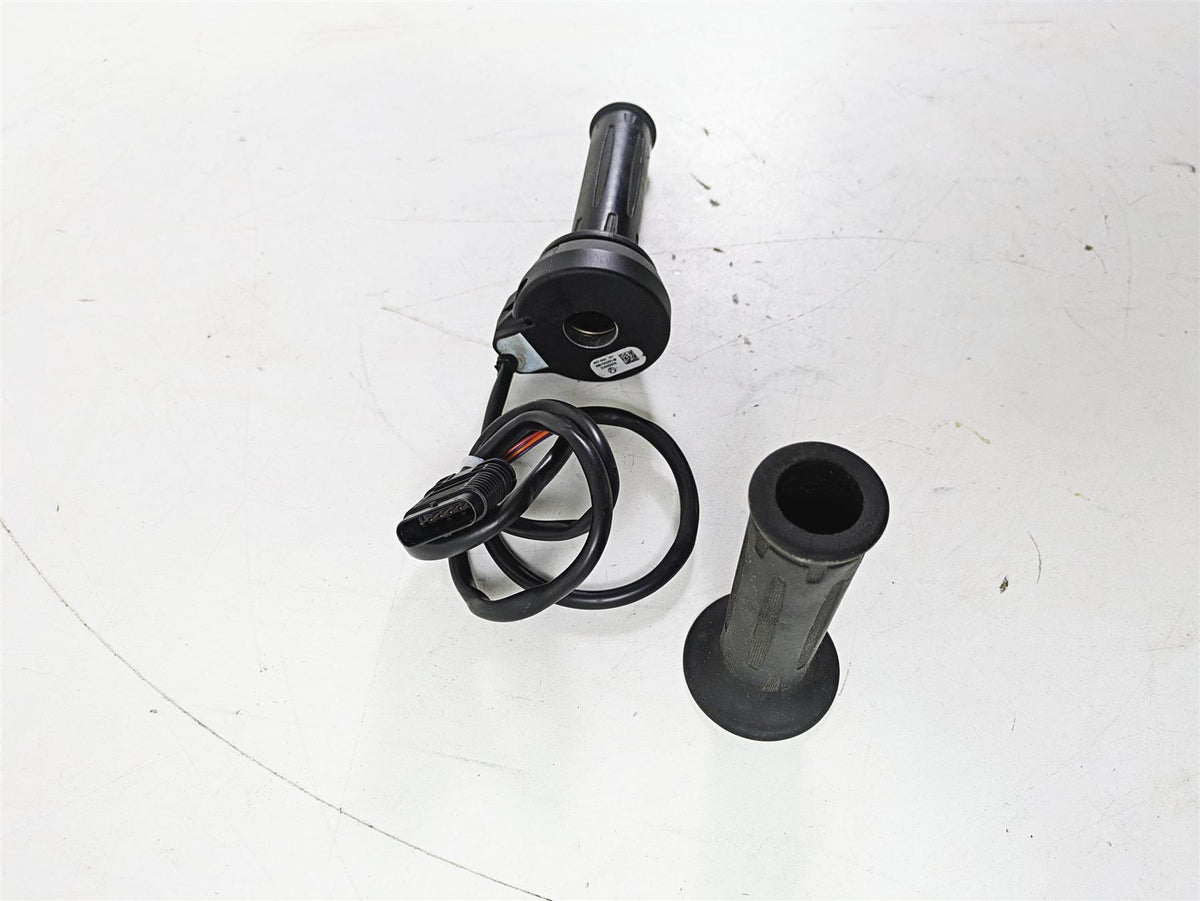 2023 BMW G310R K03 E-Throttle Hand Grip Set 61318382956 {{ shop.shopifyCountryName }} - Mototech271