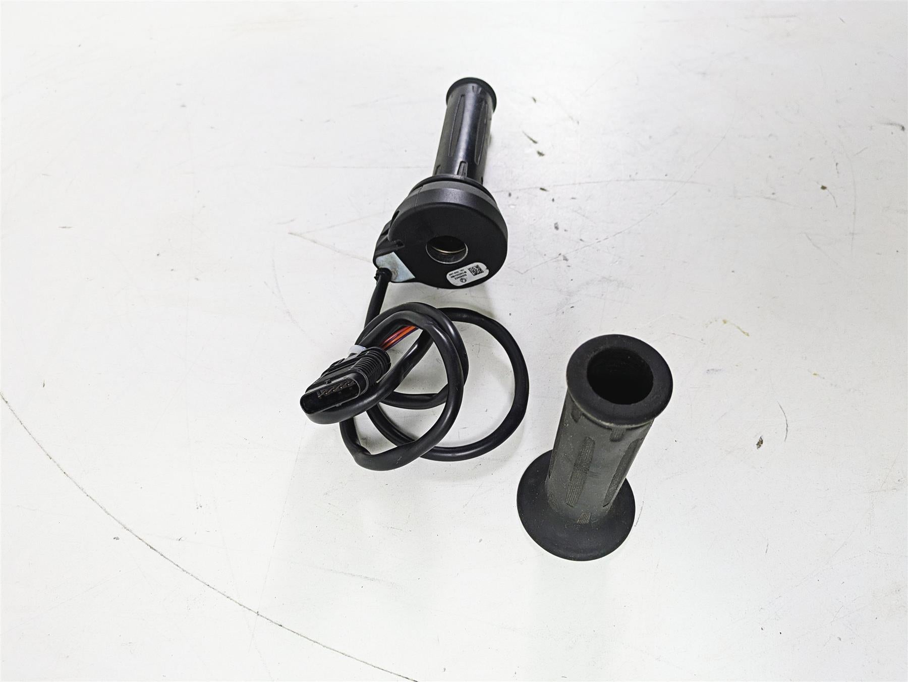 2023 BMW G310R K03 E-Throttle Hand Grip Set 61318382956 {{ shop.shopifyCountryName }} - Mototech271
