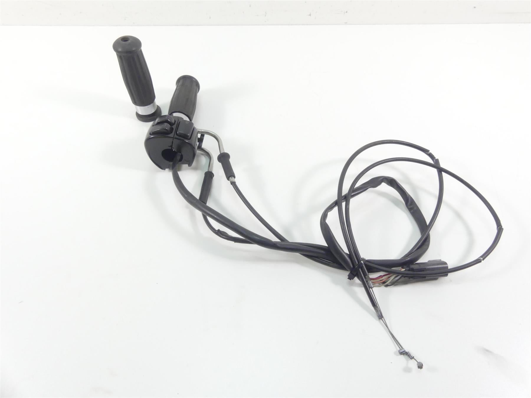 2008 Harley Softail FLSTSB Cross Bones Right Control Switch Throttle 71684-06 {{ shop.shopifyCountryName }} - Mototech271