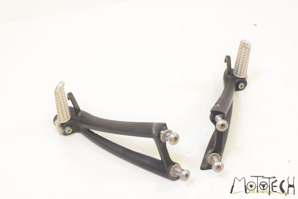 2012 Yamaha YZFR6 YZF R6 Rear Passenger Footpeg Foot Peg SET 2C0-2742L-10-00 {{ shop.shopifyCountryName }} - Mototech271