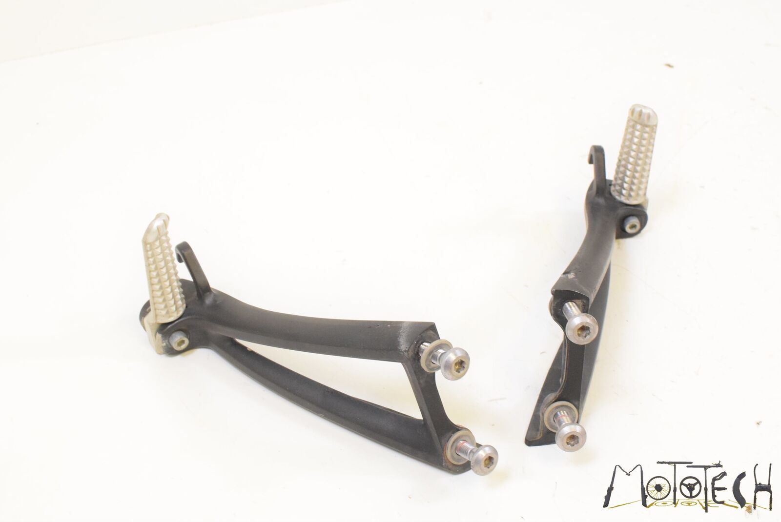2012 Yamaha YZFR6 YZF R6 Rear Passenger Footpeg Foot Peg SET 2C0-2742L-10-00 {{ shop.shopifyCountryName }} - Mototech271