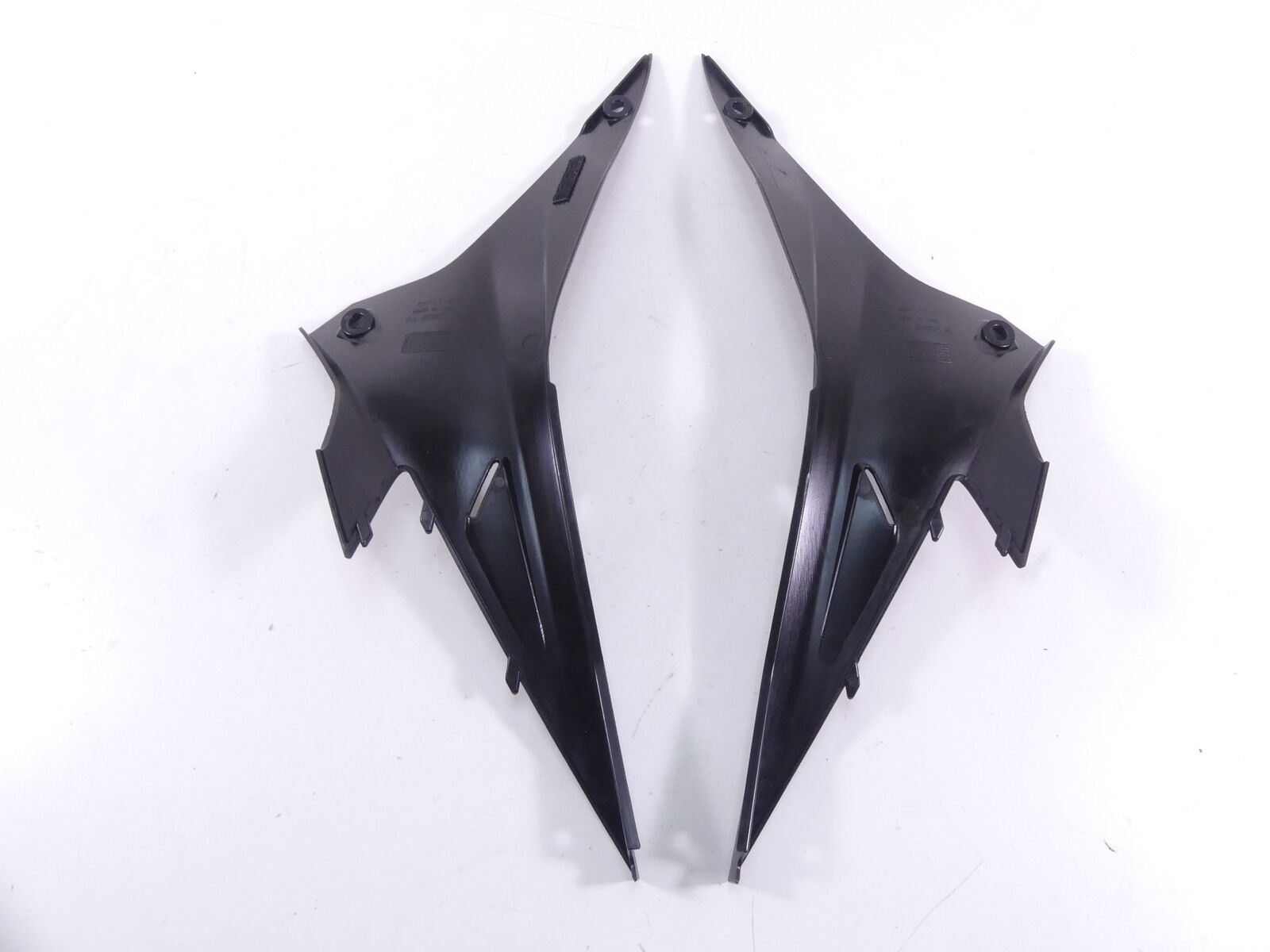2016 Aprilia RSV 1100 Tuono V4 RR Undertank Side Cover Fairing Set 858833 85883 {{ shop.shopifyCountryName }} - Mototech271