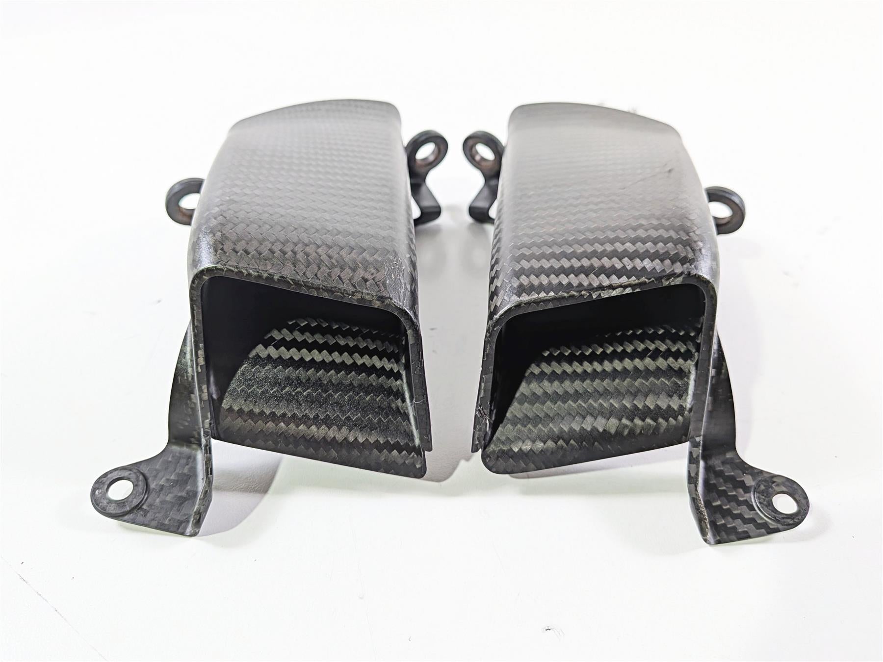 2018 Aprilia RSV4 RR Carbon Fiber Caliper Air Inlet 2B005507 2B005506 {{ shop.shopifyCountryName }} - Mototech271