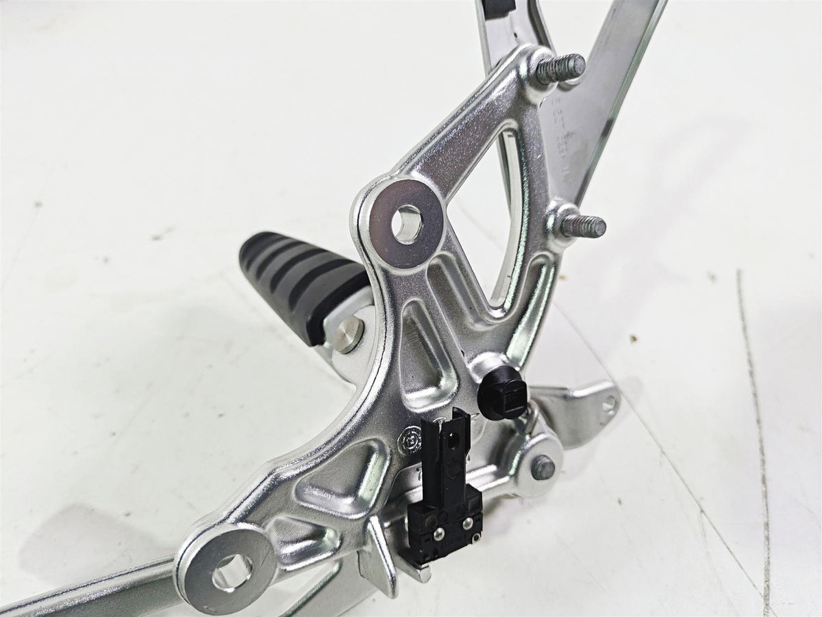 2015 BMW R nineT K21 Right Rider Driver Footpeg & Brake Pedal 46717671078 {{ shop.shopifyCountryName }} - Mototech271