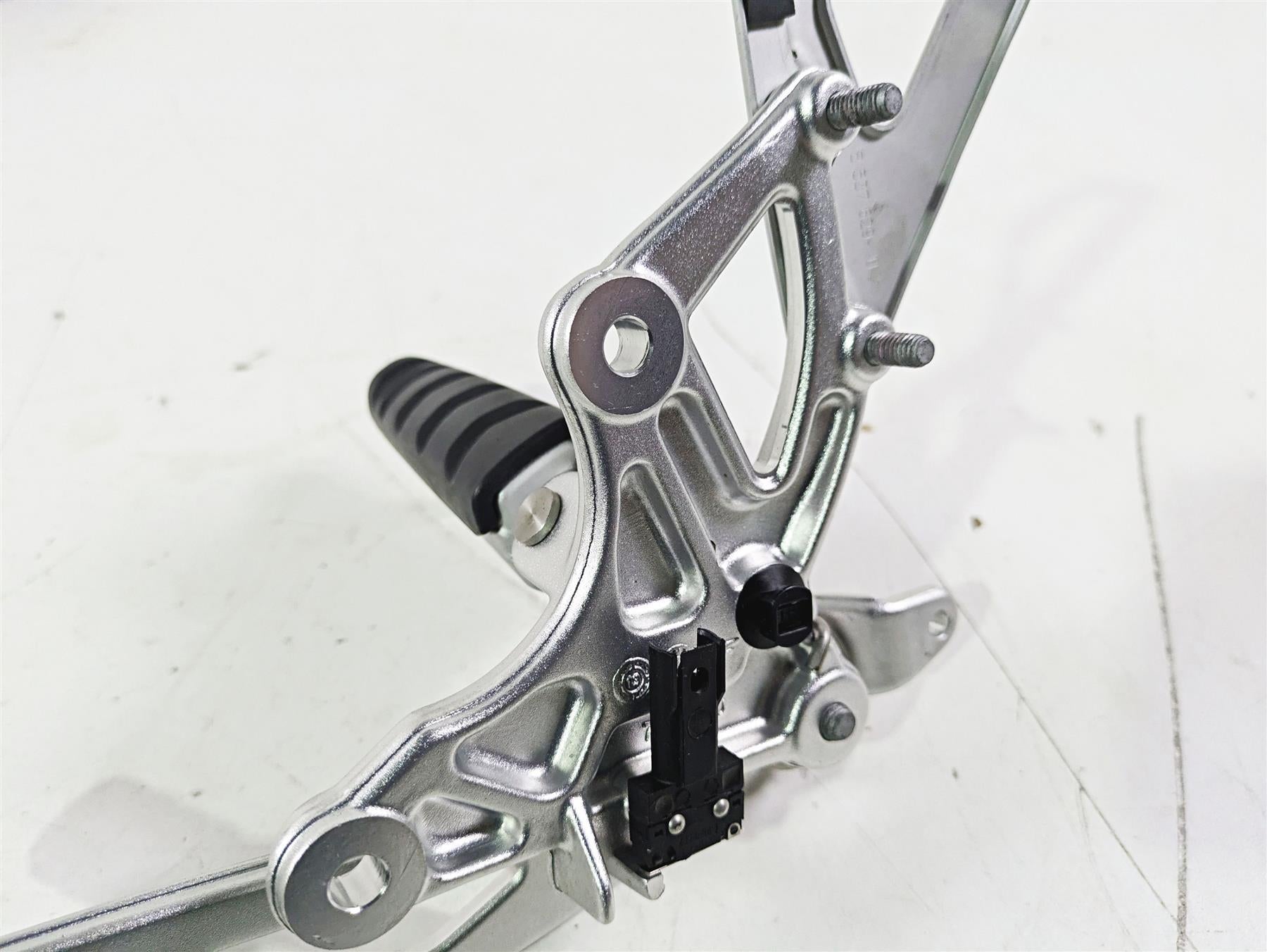 2015 BMW R nineT K21 Right Rider Driver Footpeg & Brake Pedal 46717671078 {{ shop.shopifyCountryName }} - Mototech271
