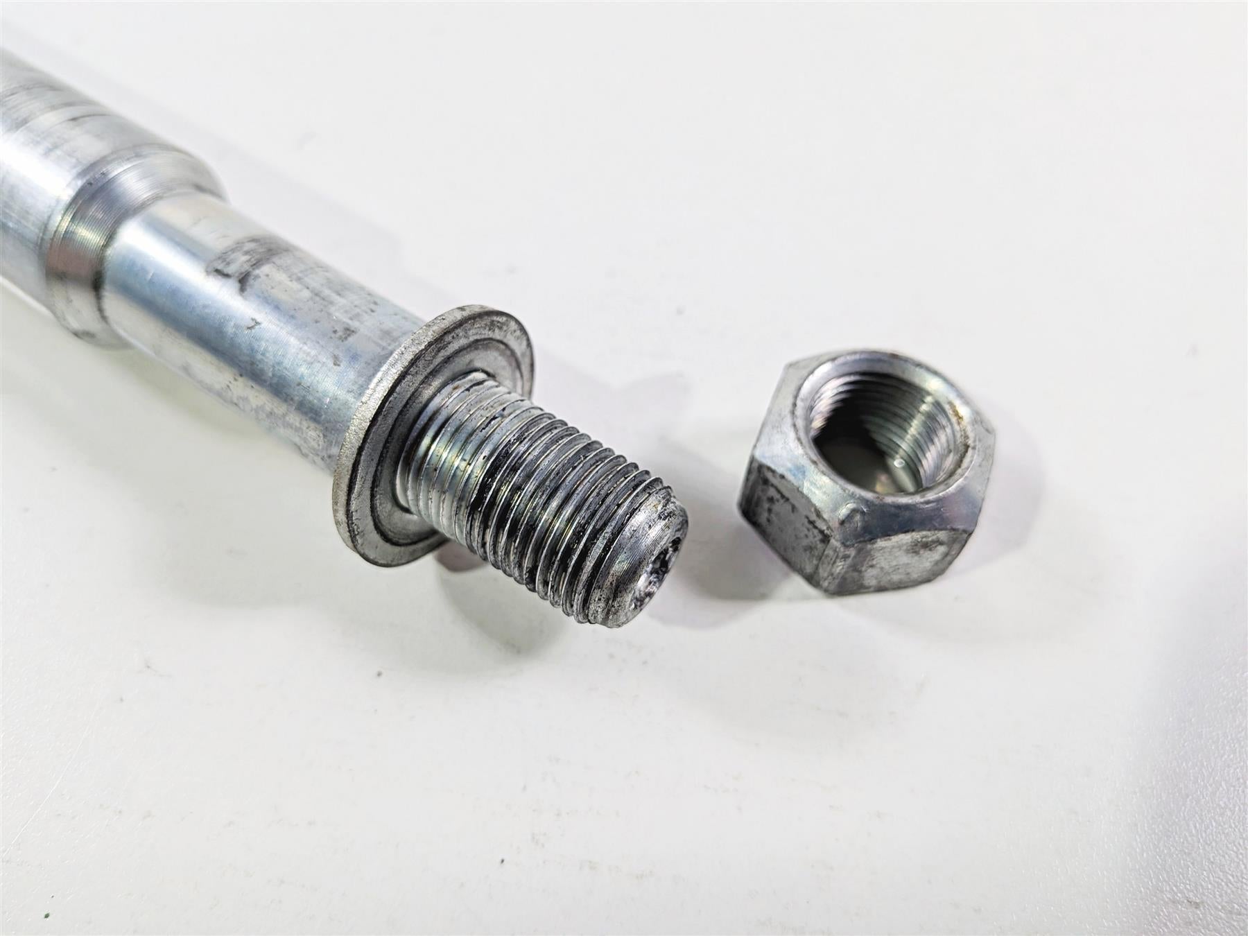 2018 Harley Touring FLHTCU Electra Glide Front Axle Wheel Spindle 41547-07A-Mototech271