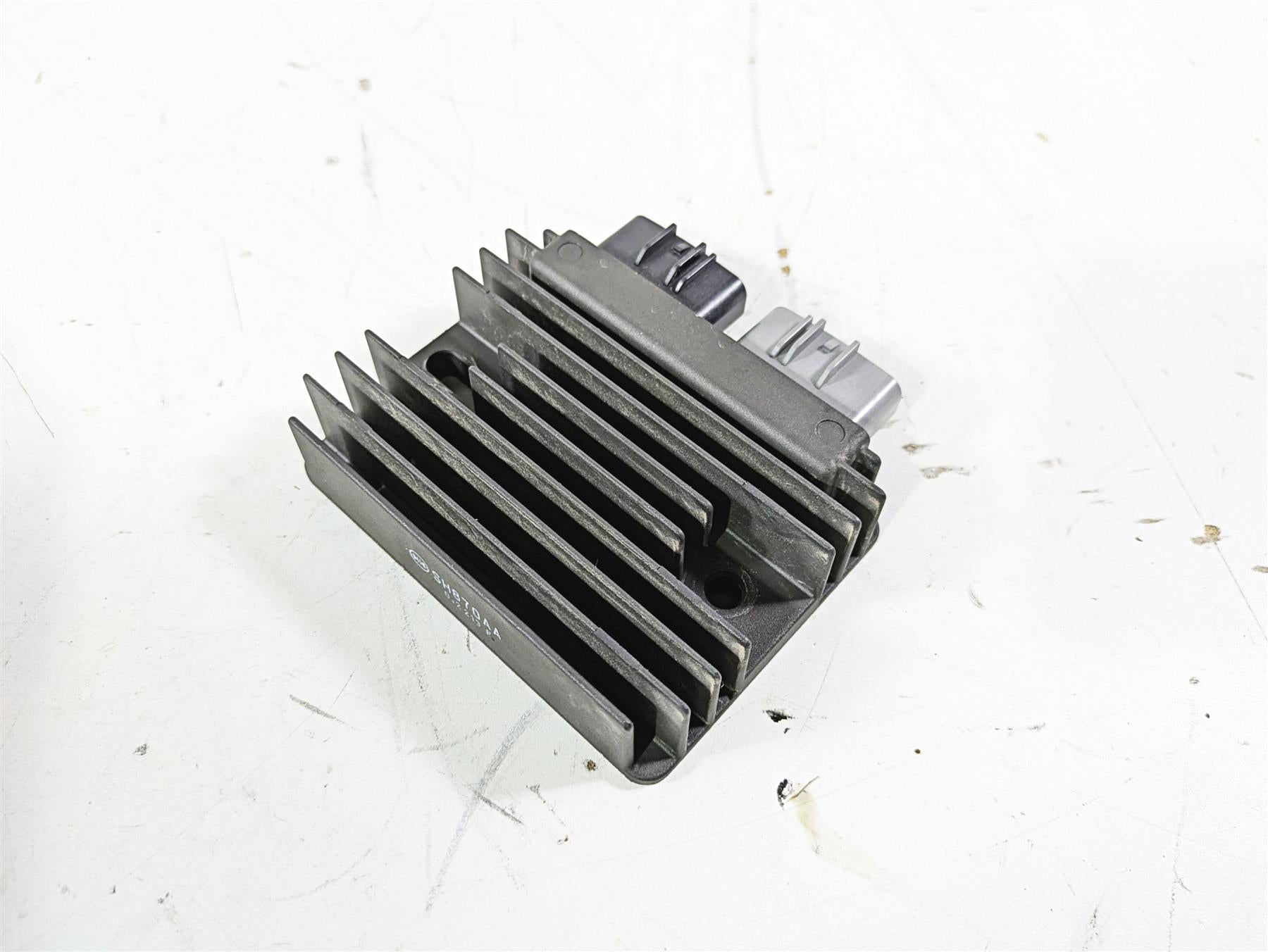 2021 Aprilia RS660 Rectifier Voltage Regulator 1A012332 SH870AA {{ shop.shopifyCountryName }} - Mototech271