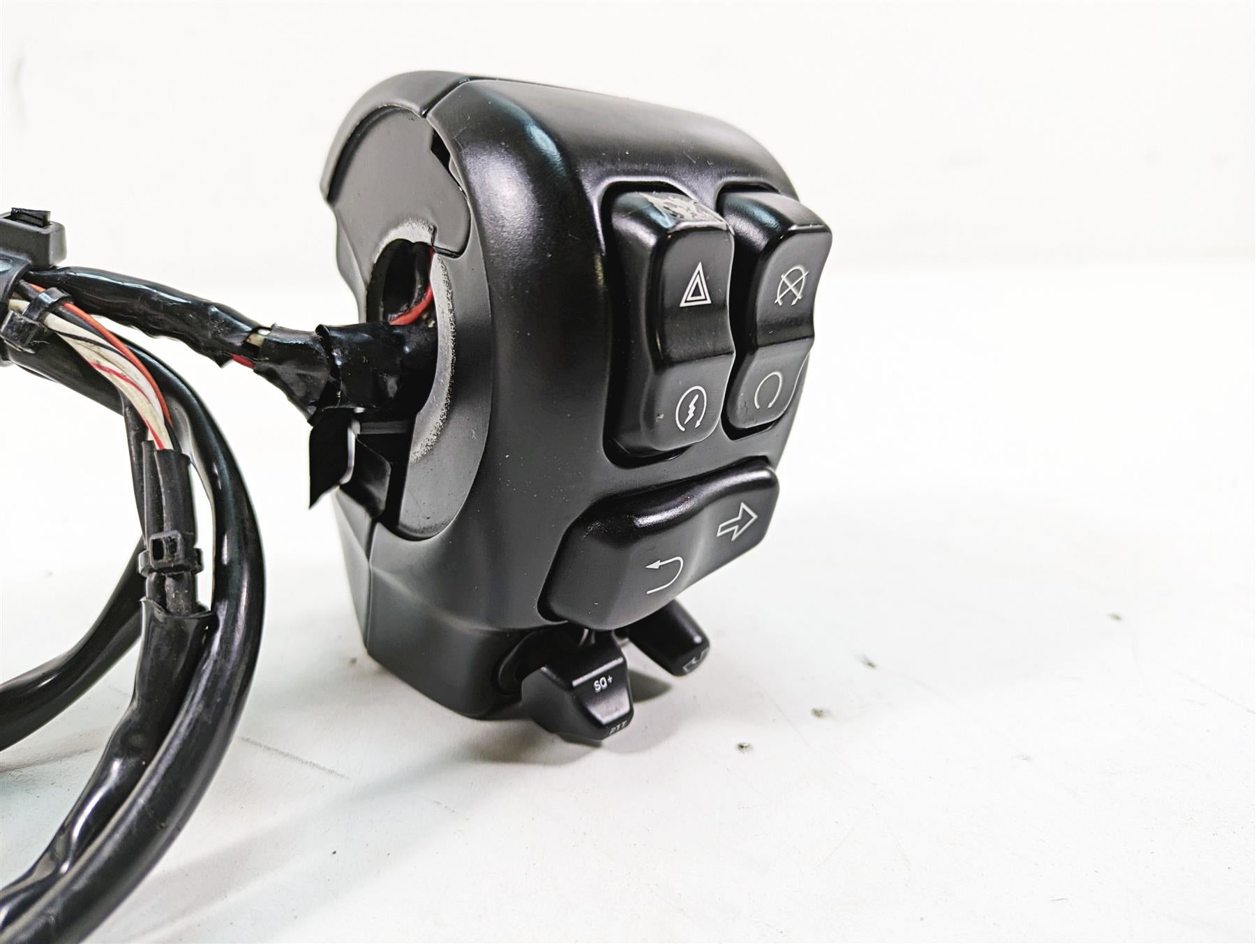 2018 Harley Touring FLHXSE CVO Street Glide Right Hand Control Switch 71500083C {{ shop.shopifyCountryName }} - Mototech271