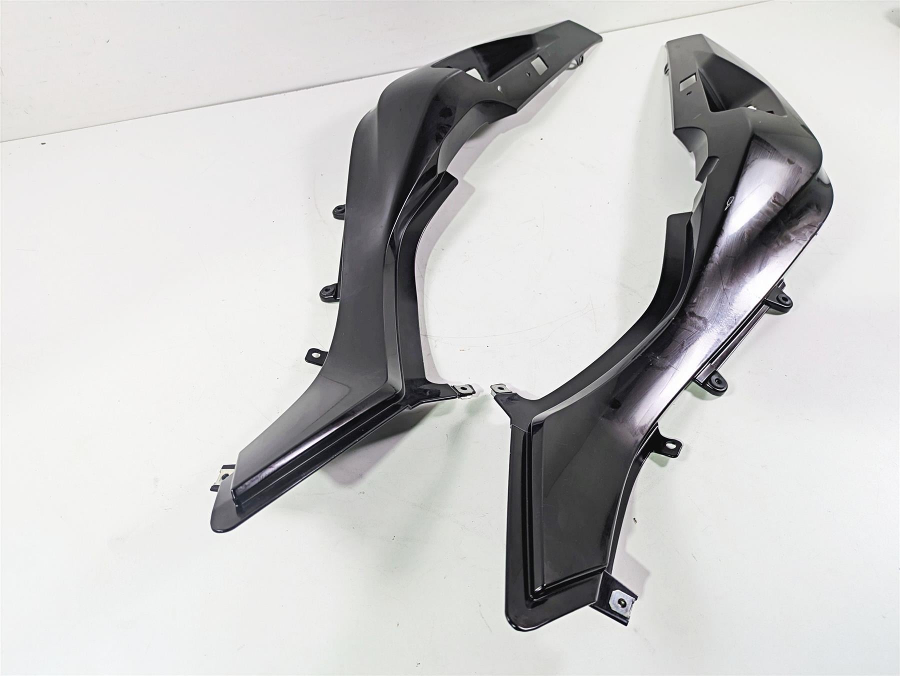 2016 BMW R1200RT K52 Tail Side Cover Fairing Set 46638533567 46638533568