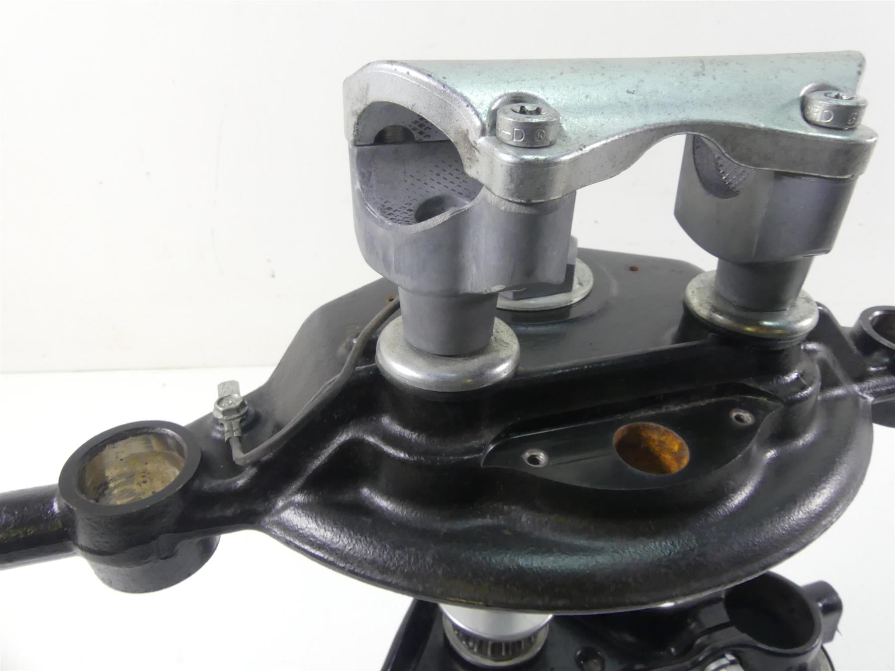 2013 Harley Touring FLHTP Electra Glide Triple Tree Riser Cover Set 45446-09 {{ shop.shopifyCountryName }} - Mototech271