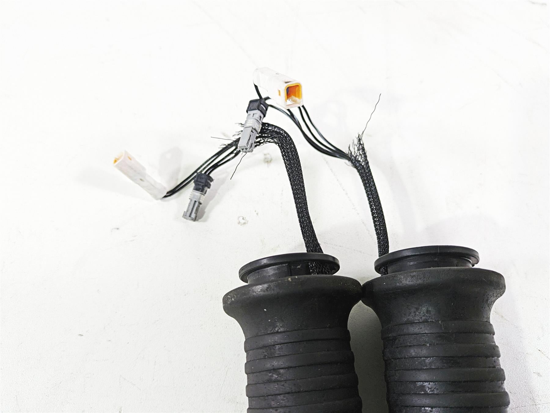 2018 Indian Chieftain Dark Horse Heated Left Right Hand Grip Set 5416650 {{ shop.shopifyCountryName }} - Mototech271