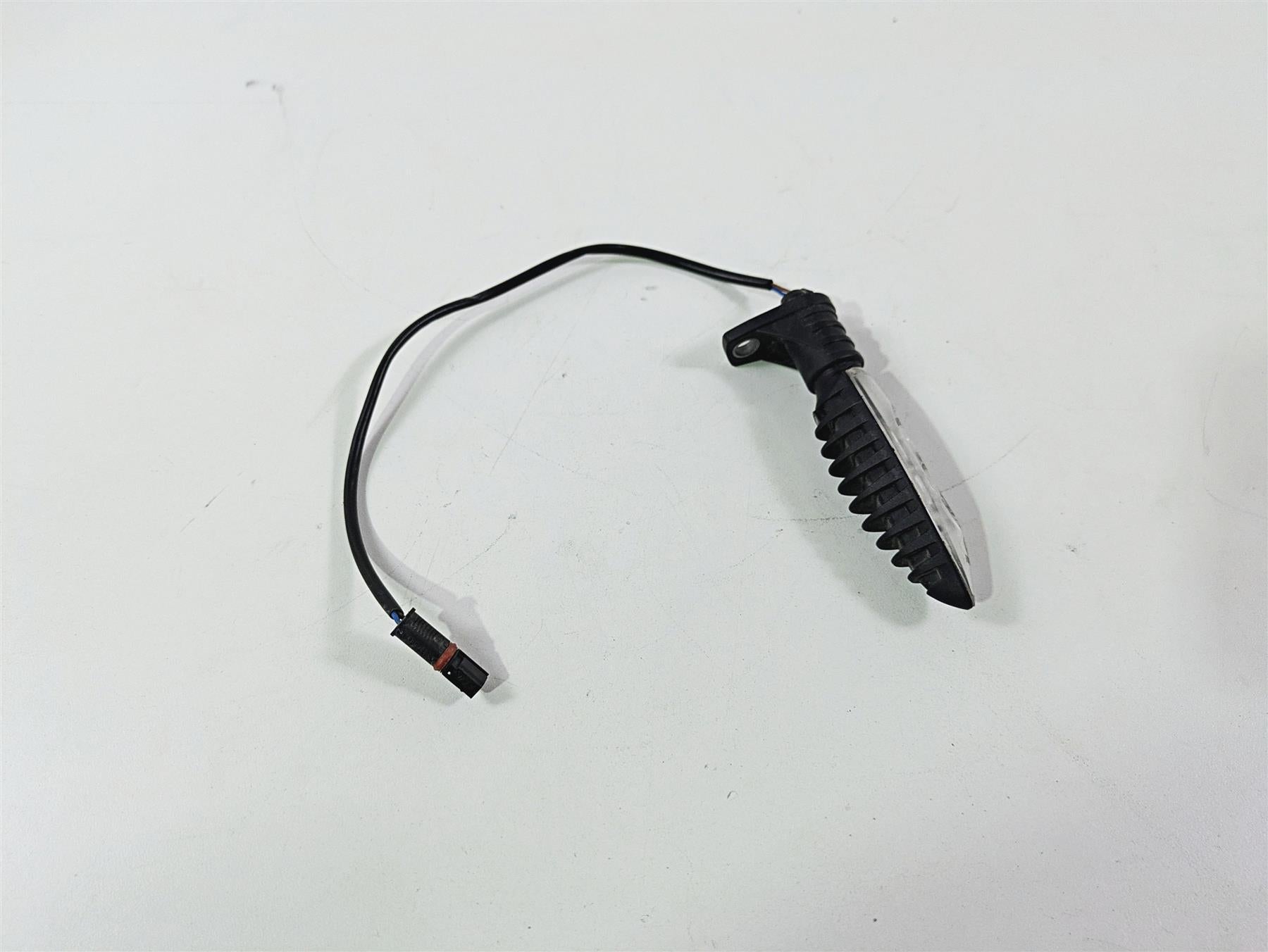 2014 BMW K1300S K40 Rear LED Blinker Turn Signal Set L 63137667771 R 63137667772 {{ shop.shopifyCountryName }} - Mototech271