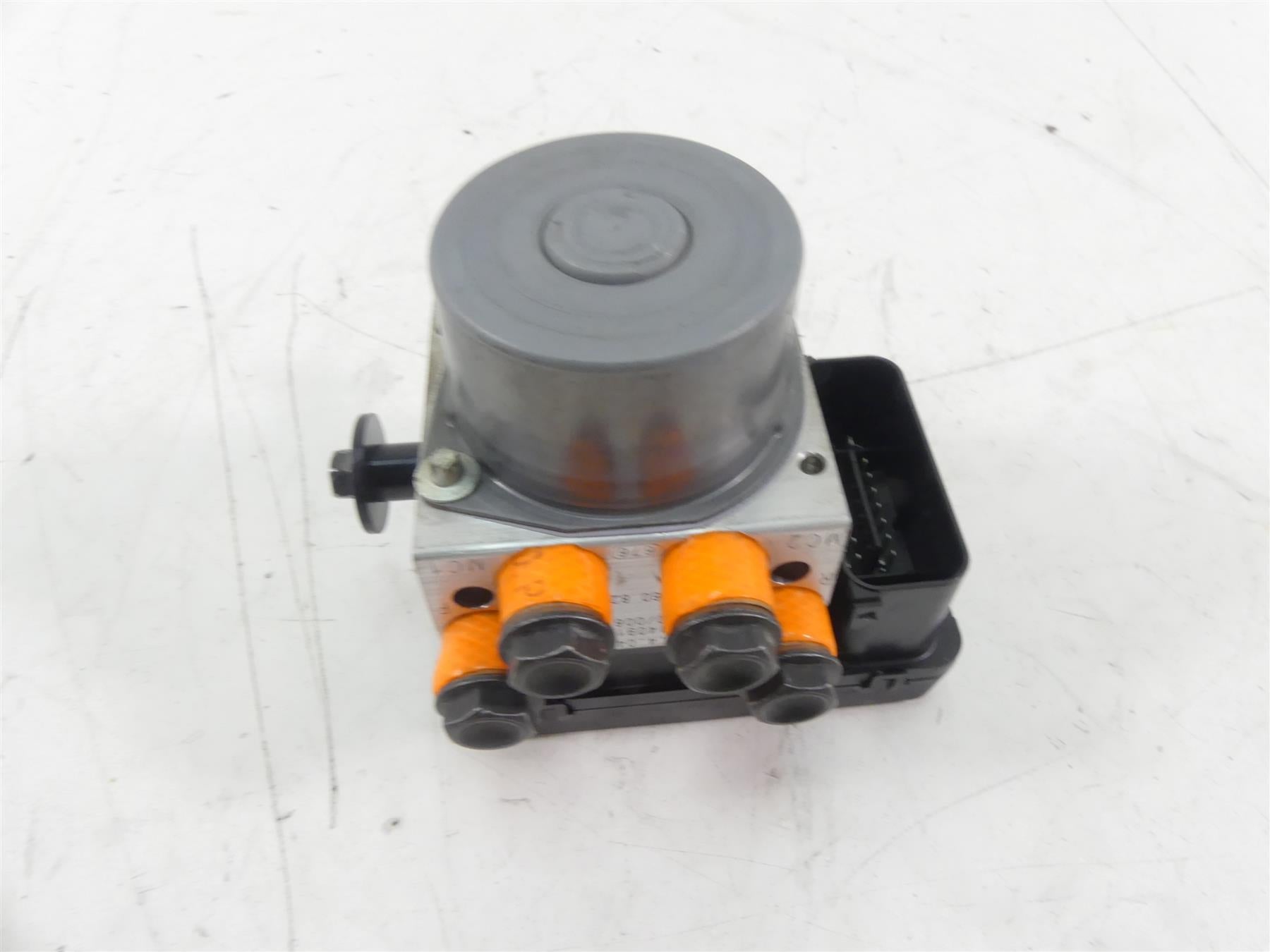 2015 Ducati Diavel Carbon Red Abs Brake Pump Pressure Module 54240481A {{ shop.shopifyCountryName }} - Mototech271