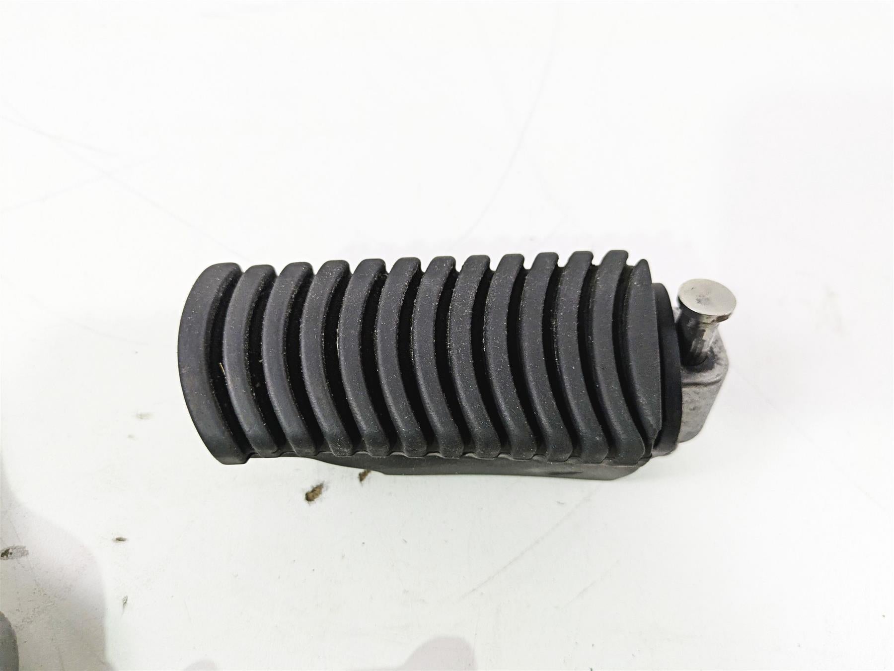 2009 BMW R1200RT K26 Left Footpeg Foot Peg & Gear Shift Lever 46717675289 {{ shop.shopifyCountryName }} - Mototech271