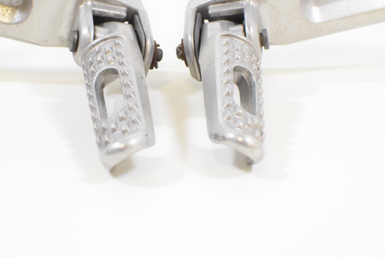2005 Honda CBR1000RR CBR1000 RR Rear Passenger Footpeg SET 50750-MEL-000 {{ shop.shopifyCountryName }} - Mototech271