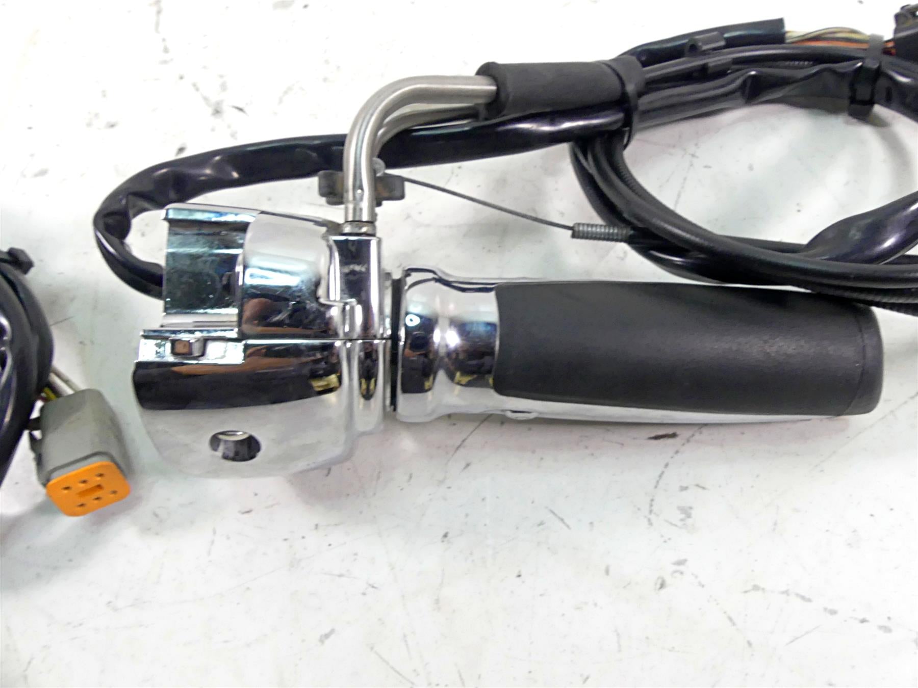 2006 Harley Softail FXSTSI Springer Chrome R+L Hand Control Switches 71685-06A {{ shop.shopifyCountryName }} - Mototech271