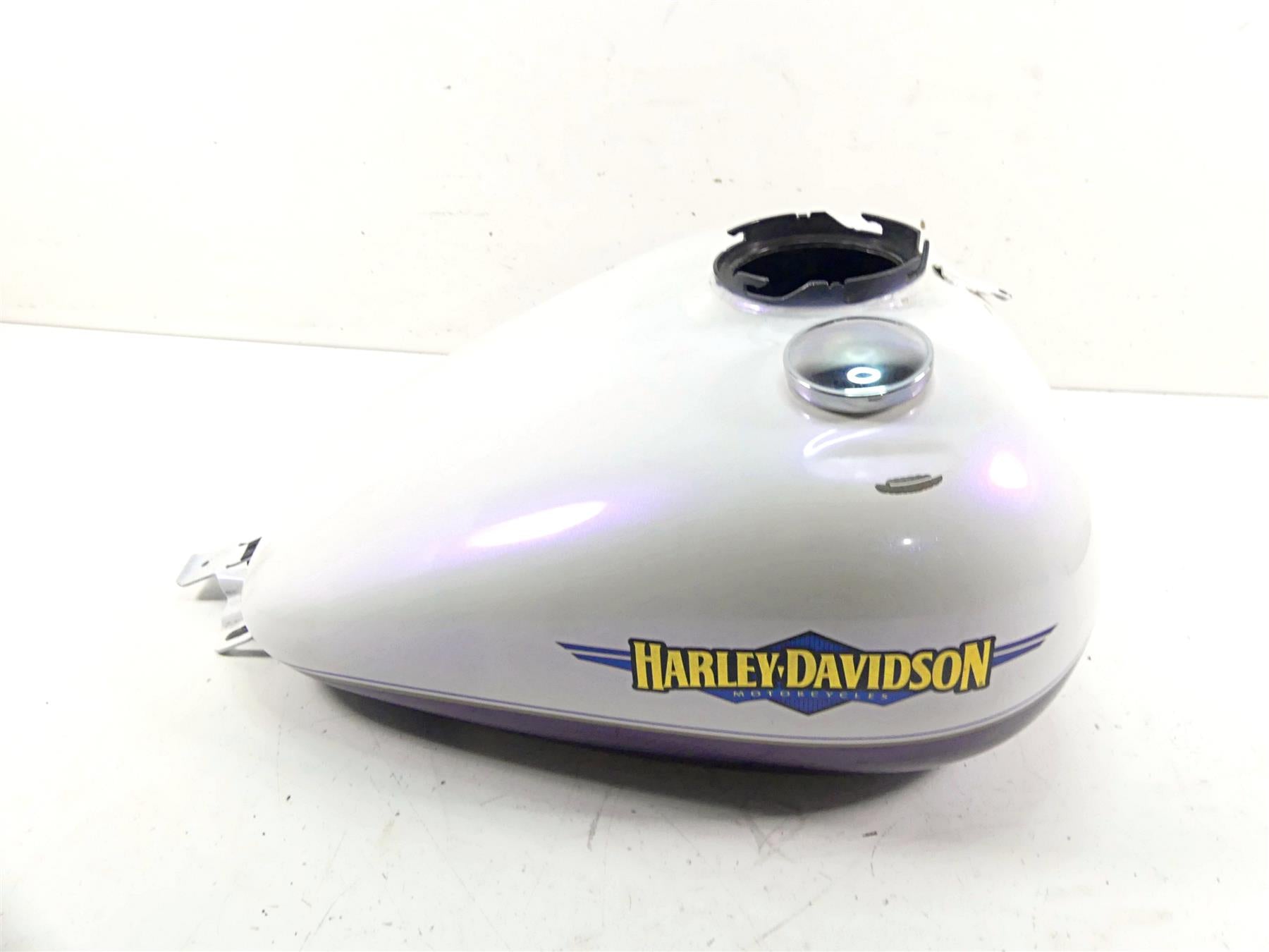 2010 Harley Touring FLHRC Road King Fuel Gas Tank White Ice Pearl -Read 61000691 {{ shop.shopifyCountryName }} - Mototech271