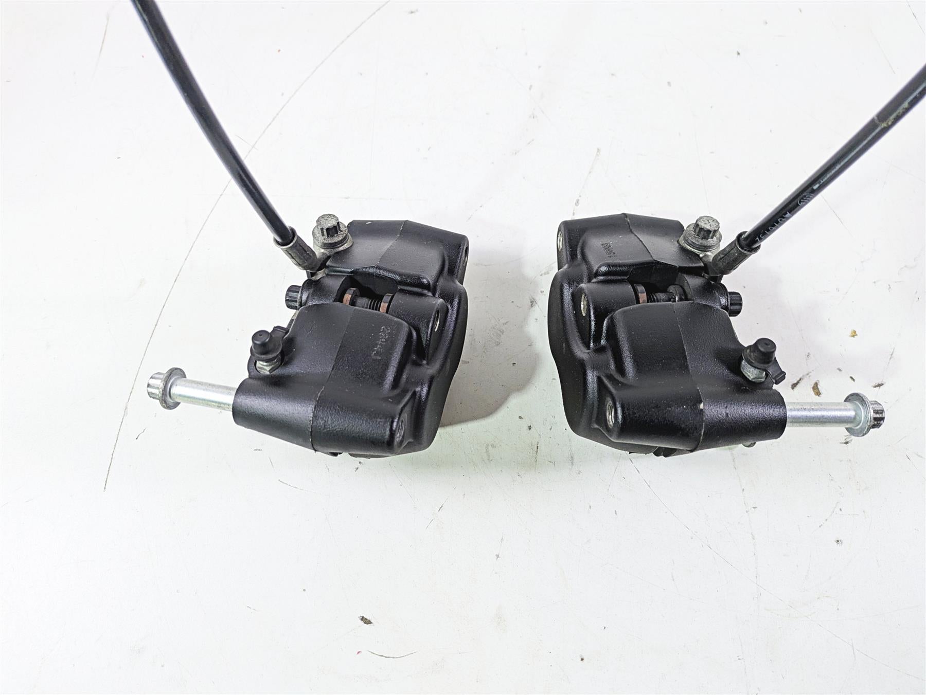 2015 Harley FXDL Dyna Low Rider Front Brake Caliper Set 41300001 41300002 {{ shop.shopifyCountryName }} - Mototech271