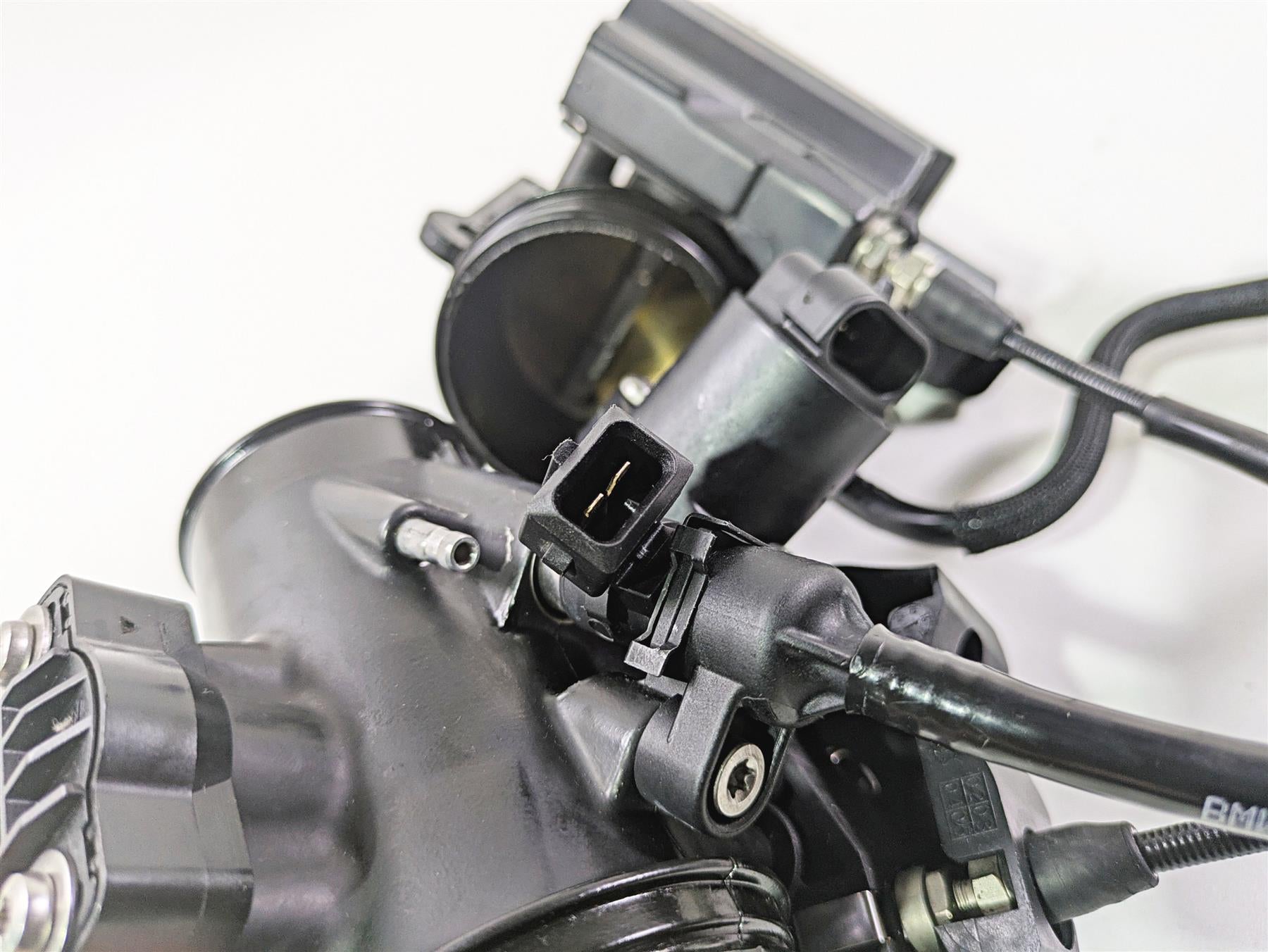 2018 BMW R nineT Urban GS K33 Throttle Body & Junction Set 13547705239 {{ shop.shopifyCountryName }} - Mototech271