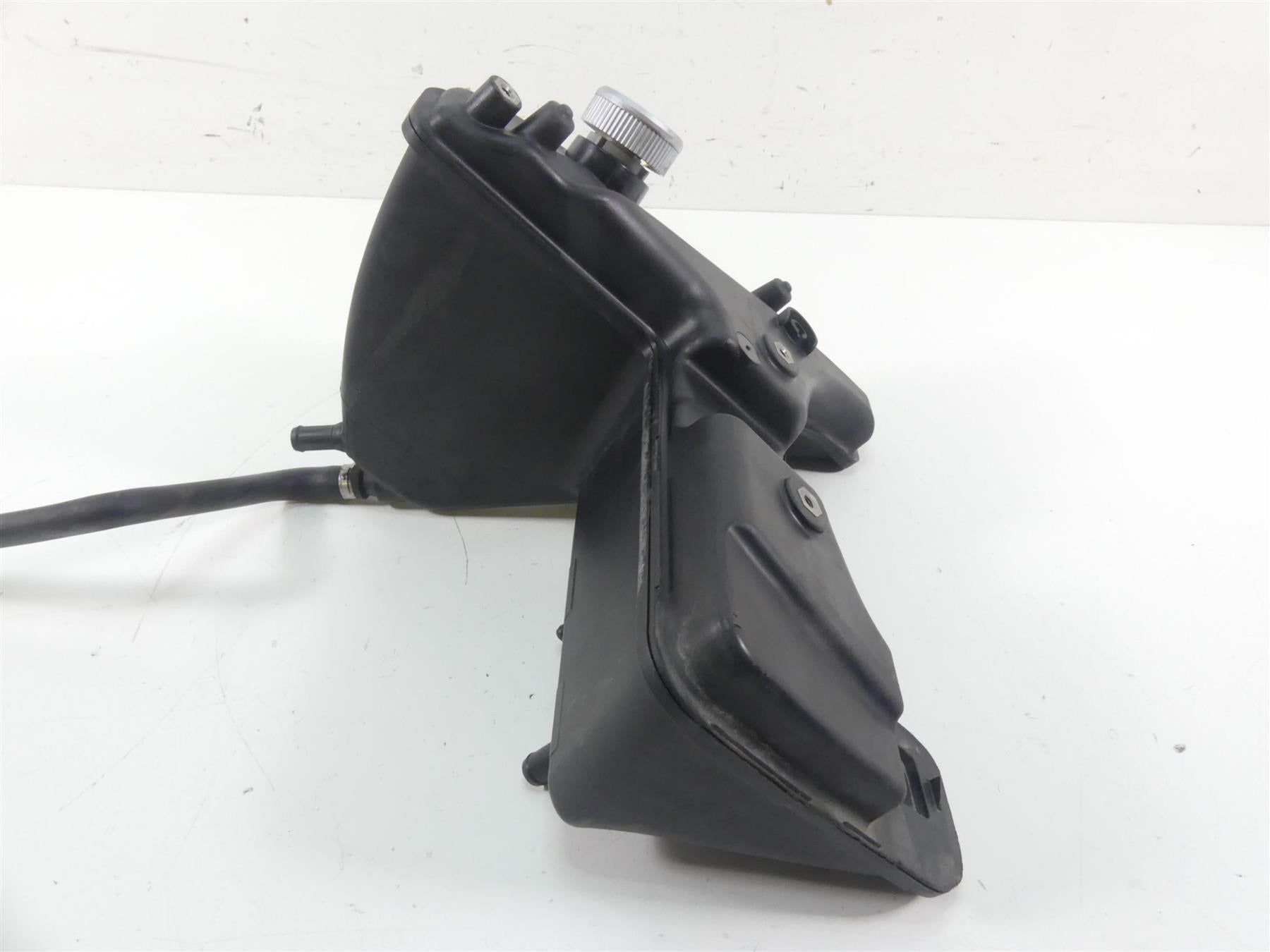 2009 Harley XR1200 Sportster Oil Tank Reservoir & Dipstick 62888-08 {{ shop.shopifyCountryName }} - Mototech271