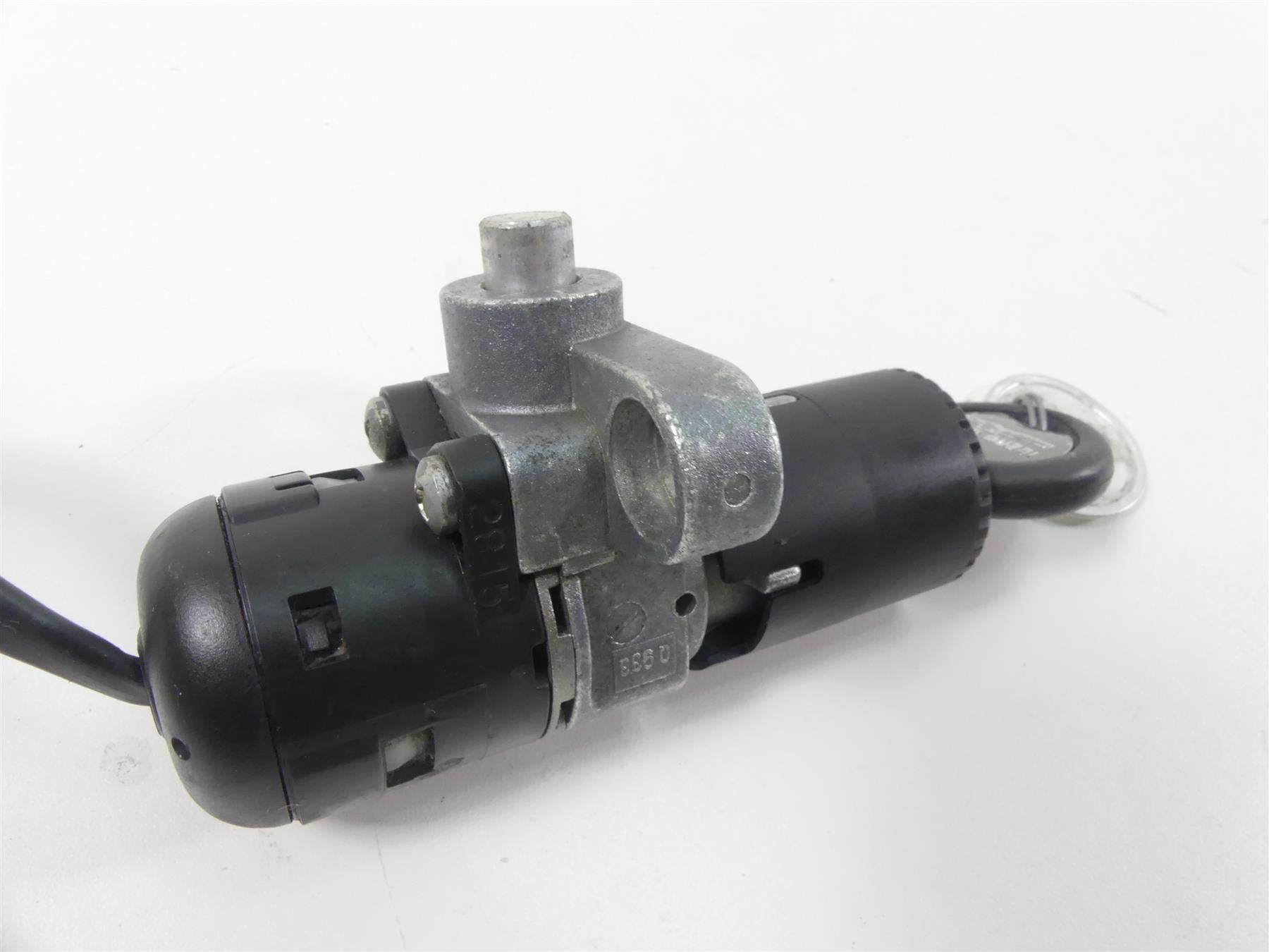 2016 Moto Guzzi V7 II Special 750 Ignition Switch Key Lock Tank Cap Set 883477 {{ shop.shopifyCountryName }} - Mototech271