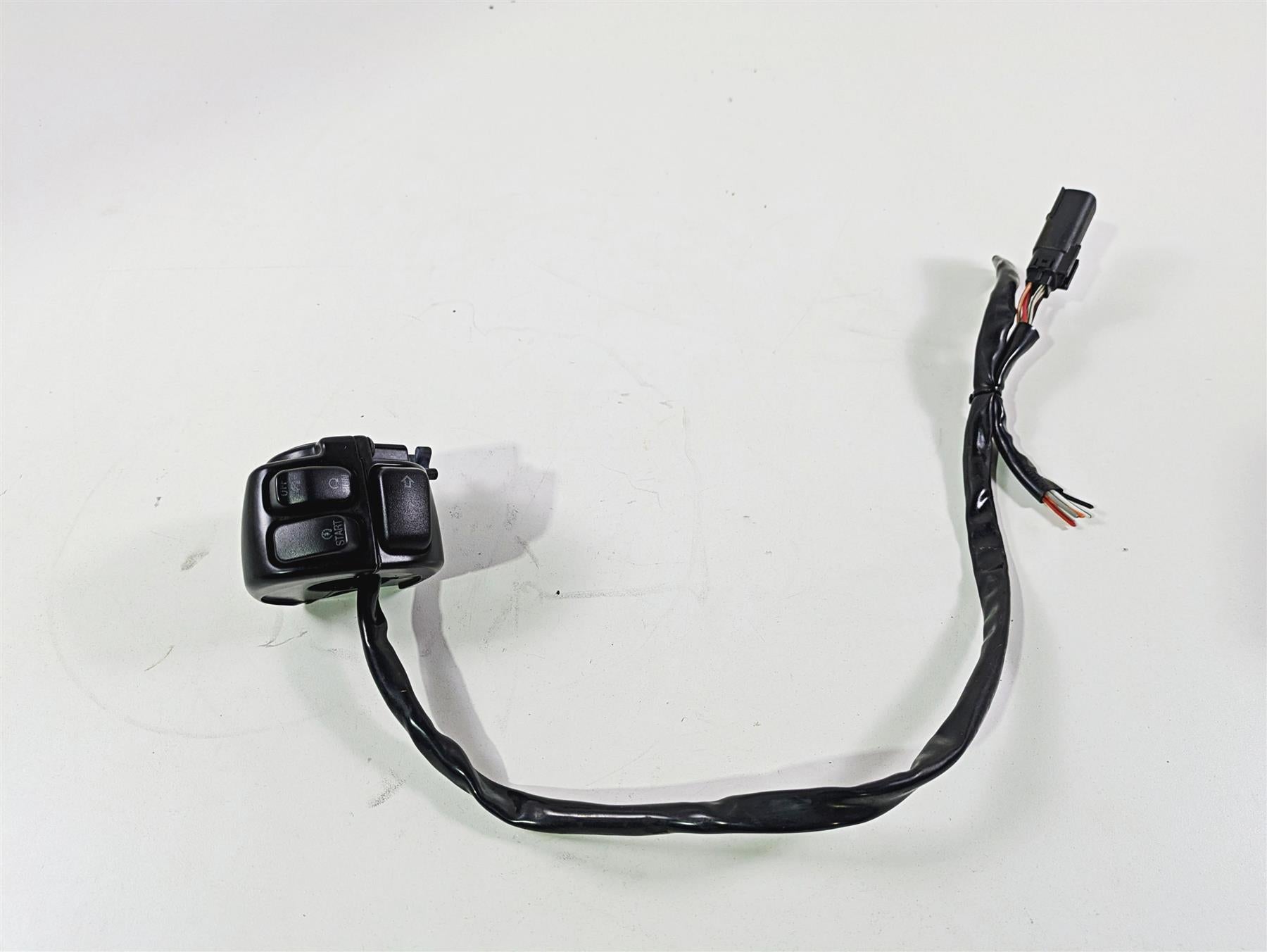 2011 Harley FXDC Dyna Super Glide Right Hand Control Switch - Read 71684-06A {{ shop.shopifyCountryName }} - Mototech271