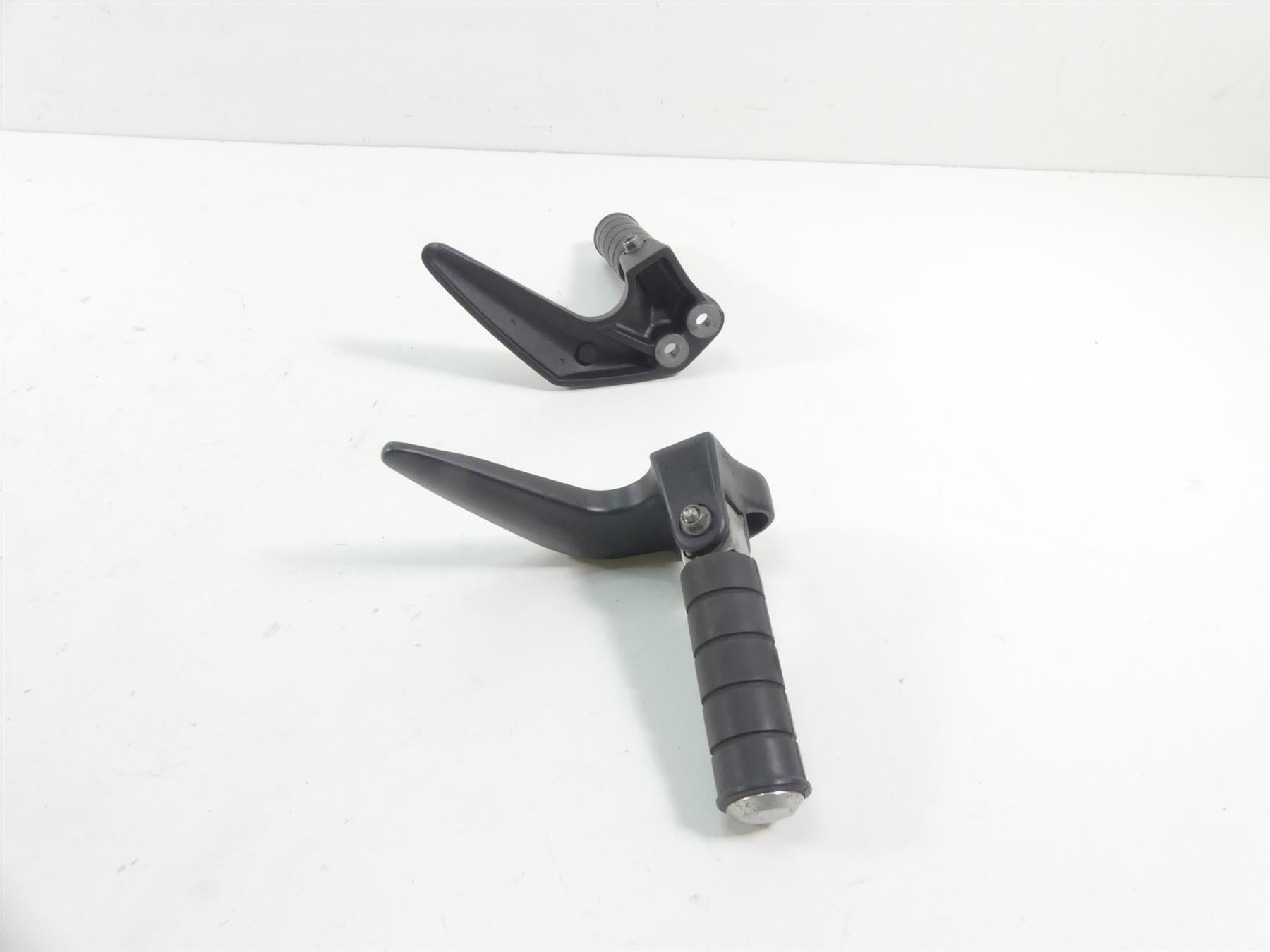 2007 Yamaha XVS1300 V-Star Rear Passenger Foot Peg Footpeg Set 3D8-27430-00-00 {{ shop.shopifyCountryName }} - Mototech271