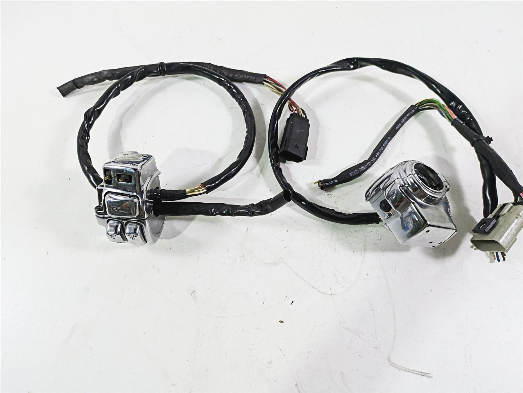 2010 Harley Touring FLHX Street Glide Left Right Chrome Control Switch 71682-06A {{ shop.shopifyCountryName }} - Mototech271