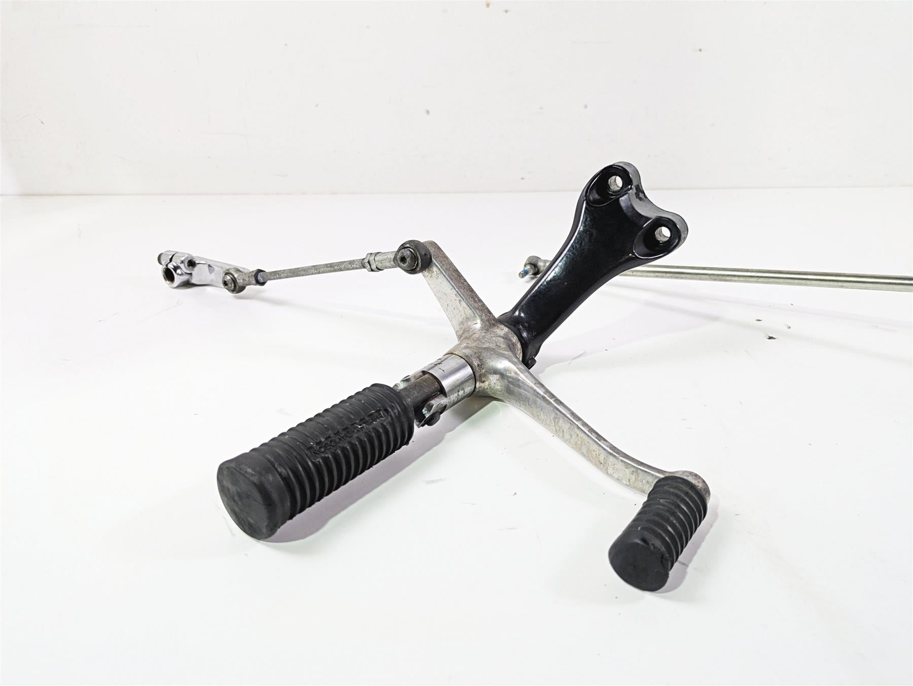 2007 Harley Sportster XL1200 C Front Footpeg Shifter Brake Pedal Set 42651-04 {{ shop.shopifyCountryName }} - Mototech271