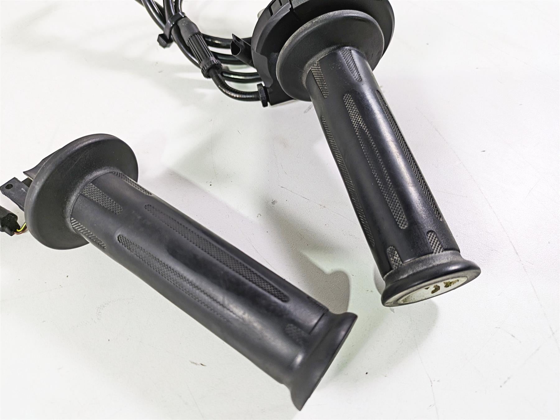 2012 BMW R1200R K27 Left Right Heated Hand Grip Set 61317727067 61317695470 {{ shop.shopifyCountryName }} - Mototech271