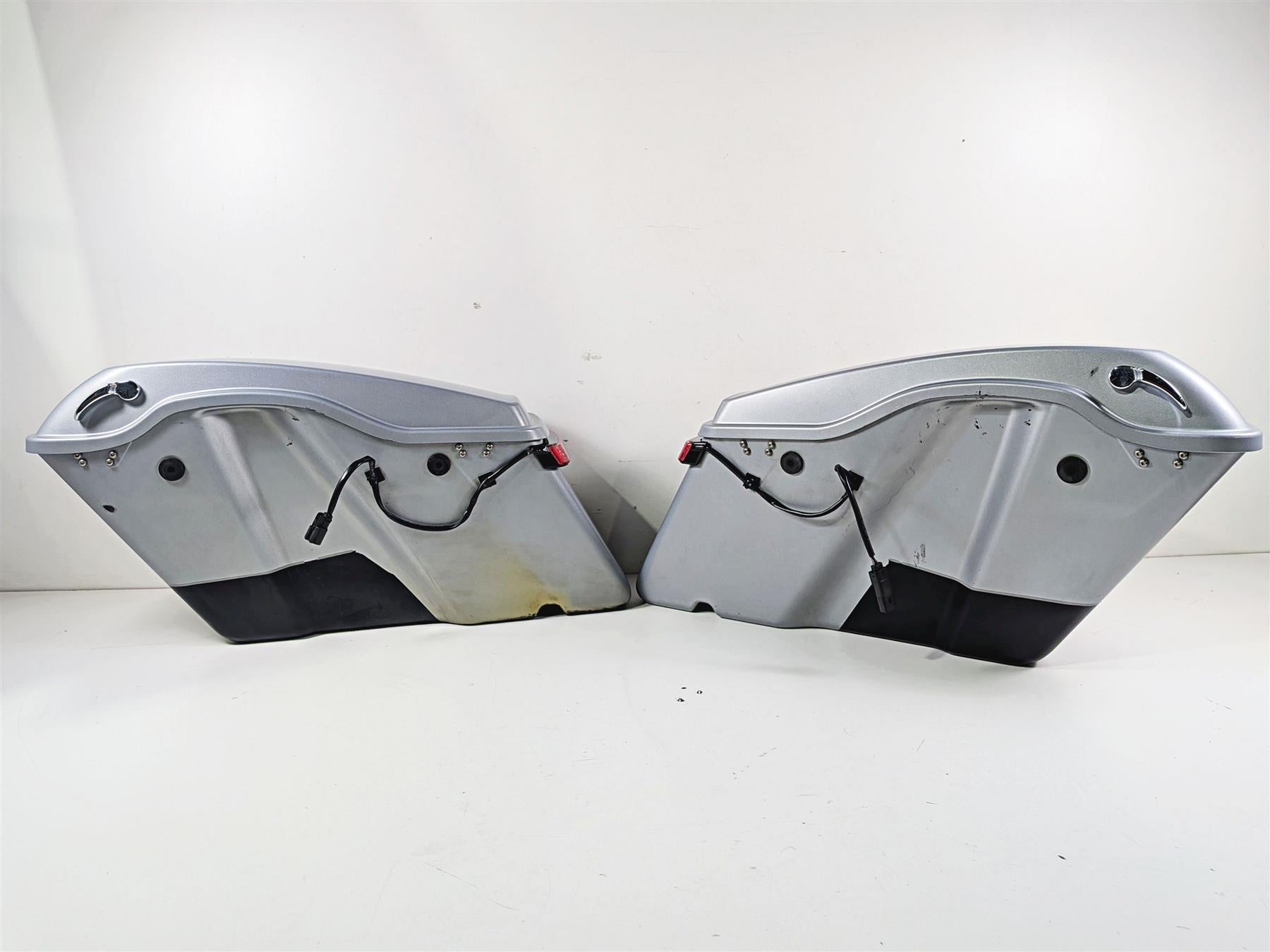 2020 Harley Touring FLTRK Road Glide Left Right Saddlebag Set 90200412 90200414 {{ shop.shopifyCountryName }} - Mototech271