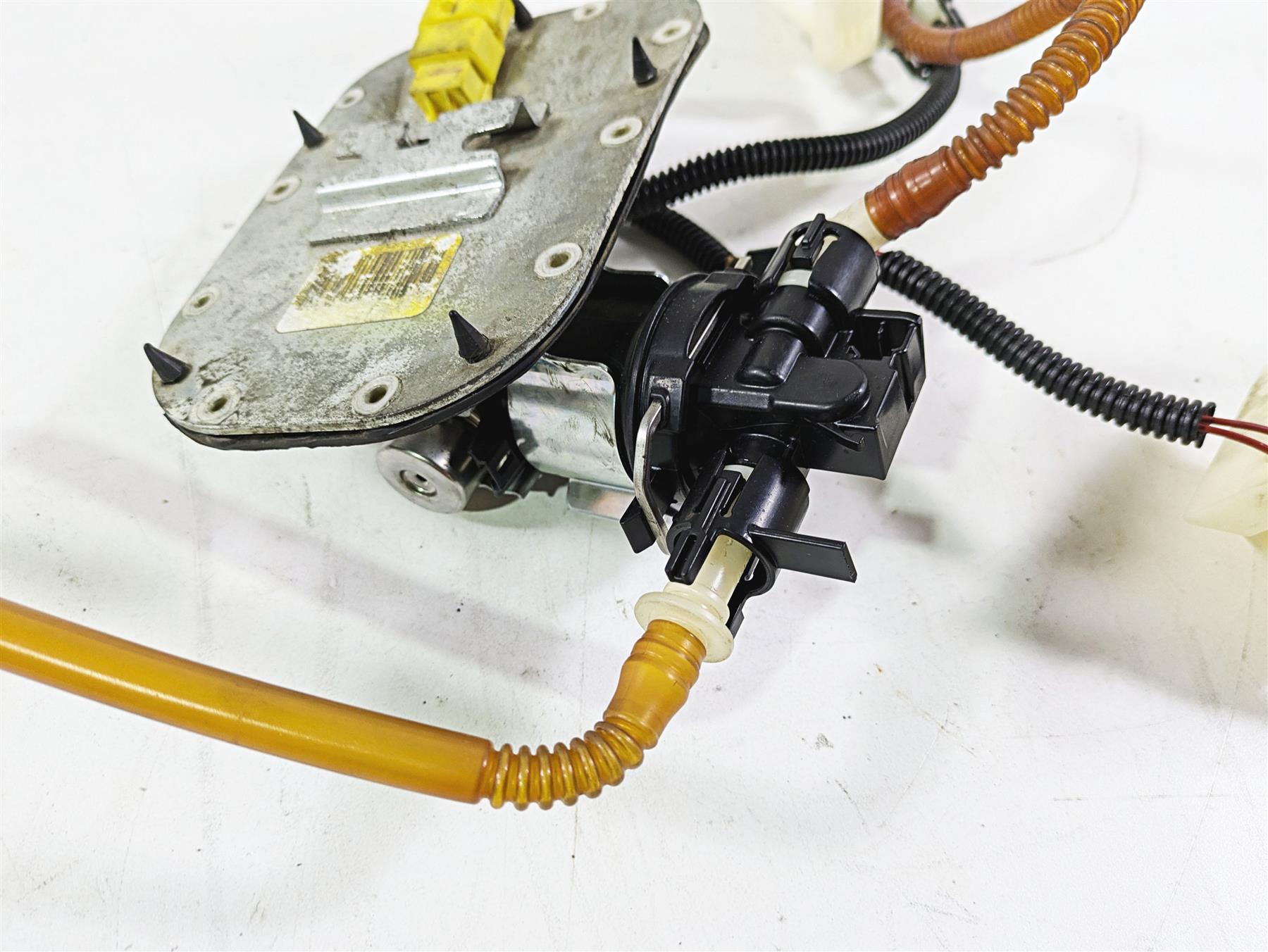 2008 Harley FLSTSB Cross Bones Fuel Gas Petrol Pump - Tested 75252-08 75284-08A {{ shop.shopifyCountryName }} - Mototech271