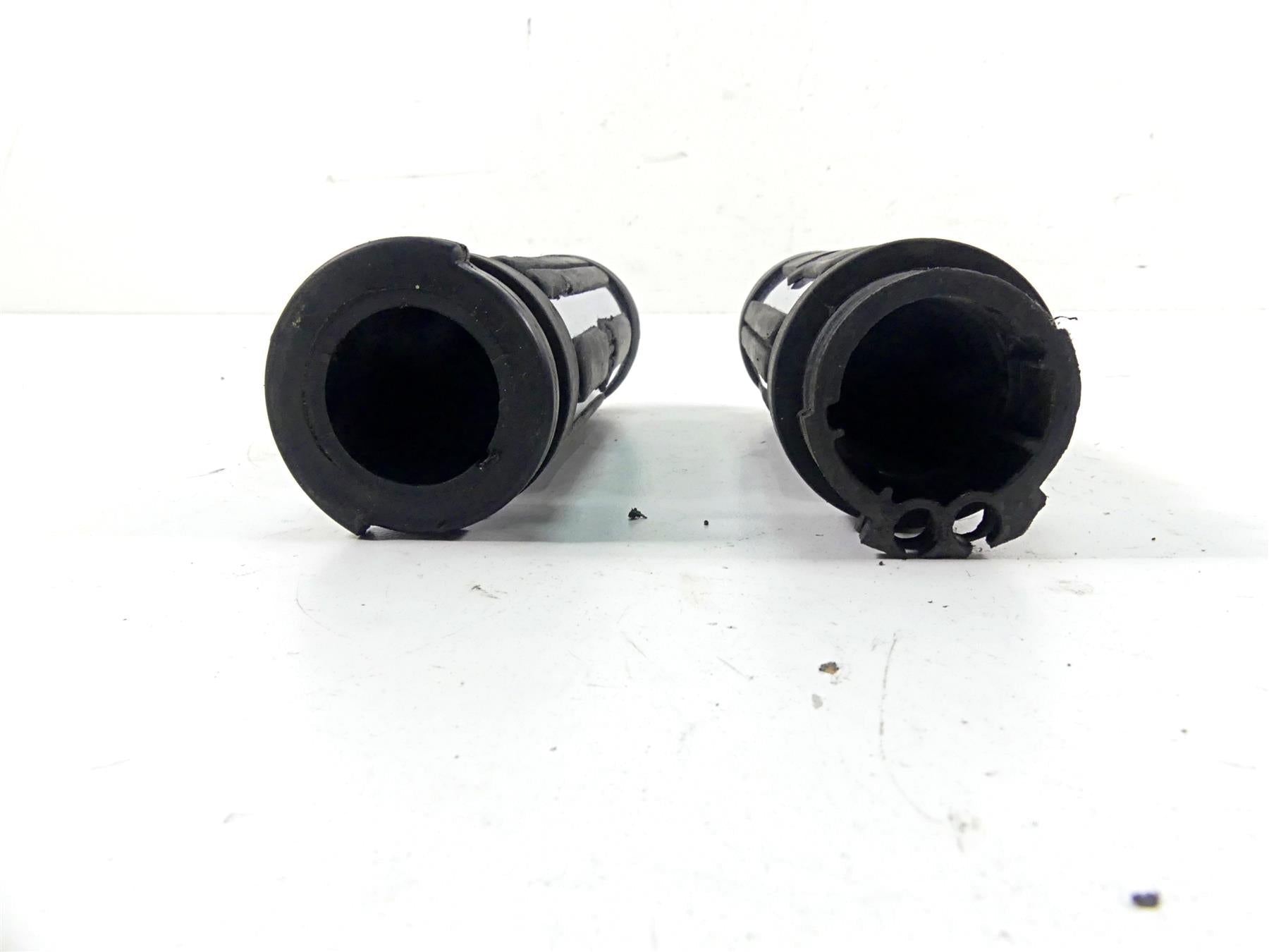 2004 Harley Touring FLHTCUI Electra Glide Left Right Hand Grip Set {{ shop.shopifyCountryName }} - Mototech271