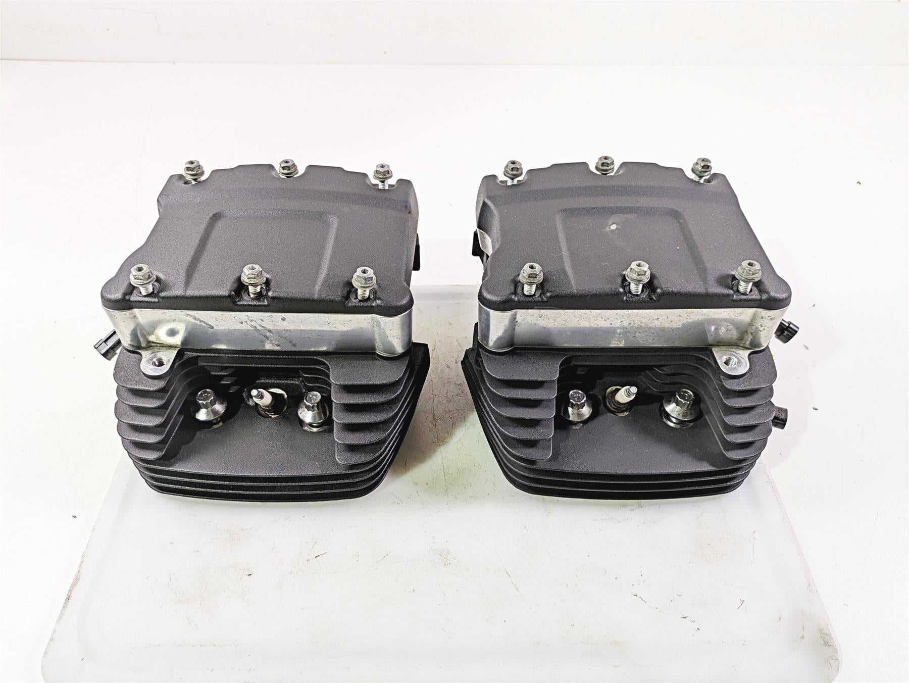2015 Harley FXDF Dyna Fat Bob Cylinderhead Cylinder Head Set 103 16500092 {{ shop.shopifyCountryName }} - Mototech271