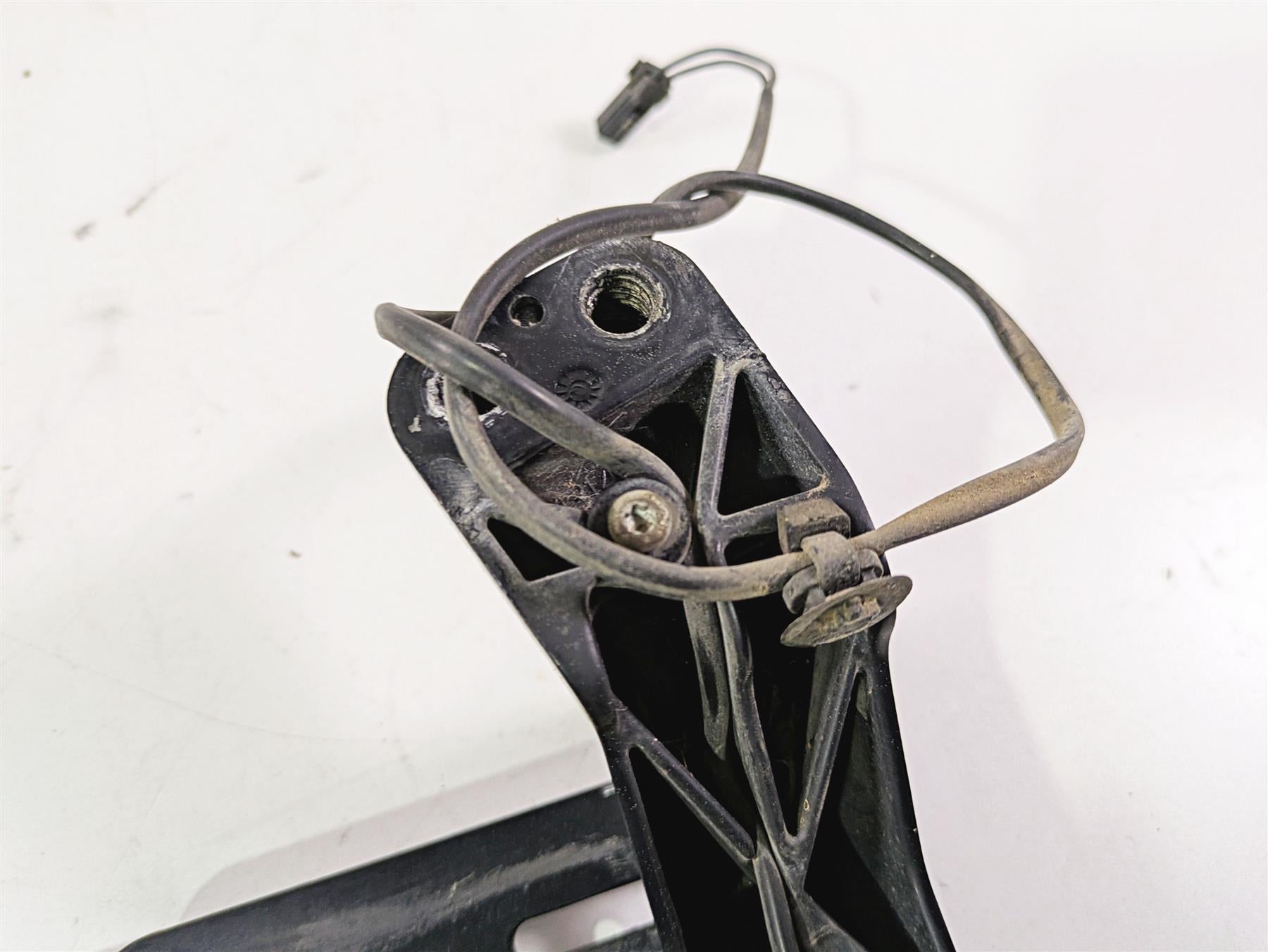 2013 Harley VRSCF Muscle Rod Side License Plate Holder 69390-09 {{ shop.shopifyCountryName }} - Mototech271