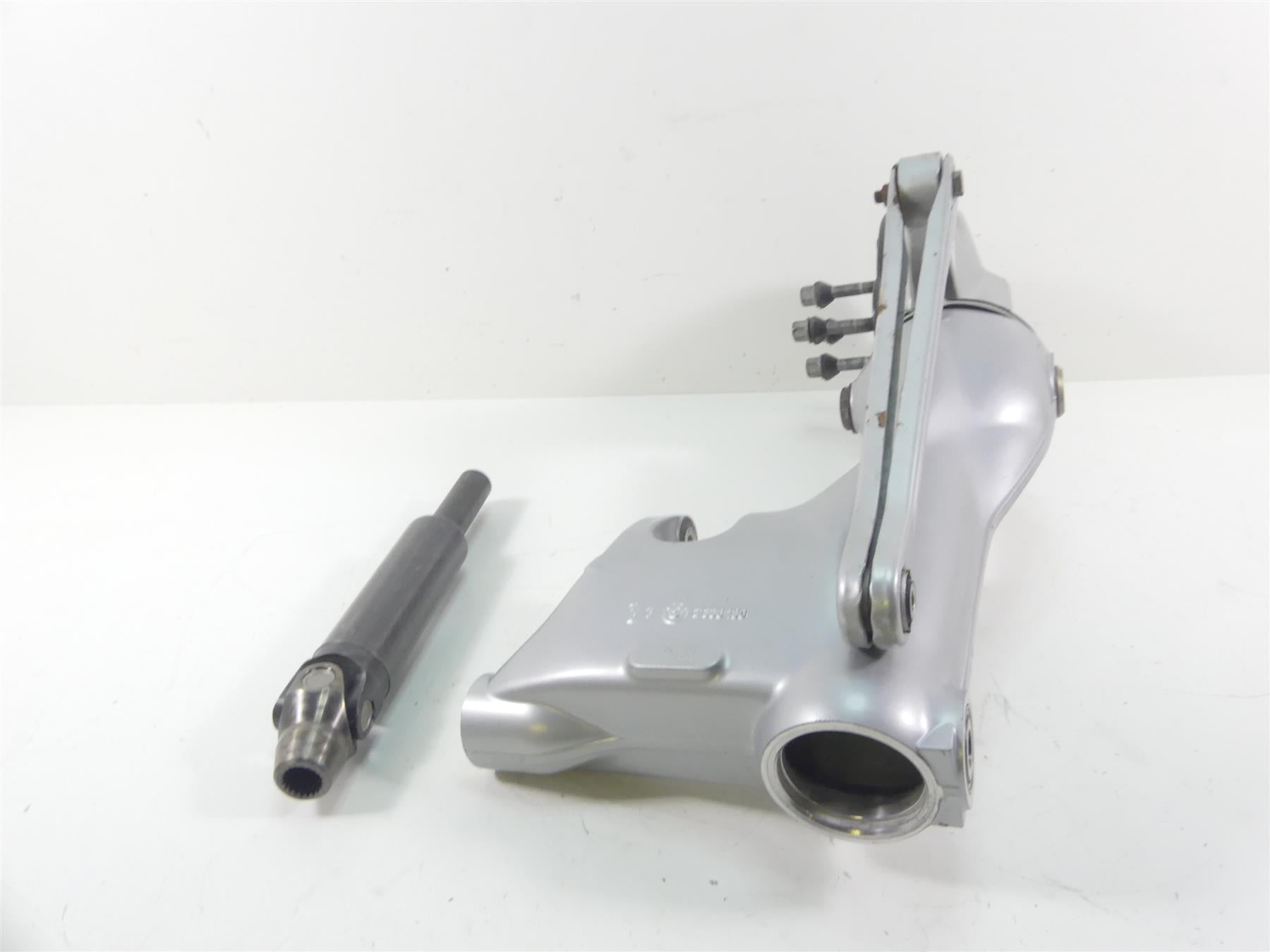 2001 BMW R1150 GS R21 Swingarm Differential Drive Shaft Abs 31/11 33112330966 {{ shop.shopifyCountryName }} - Mototech271