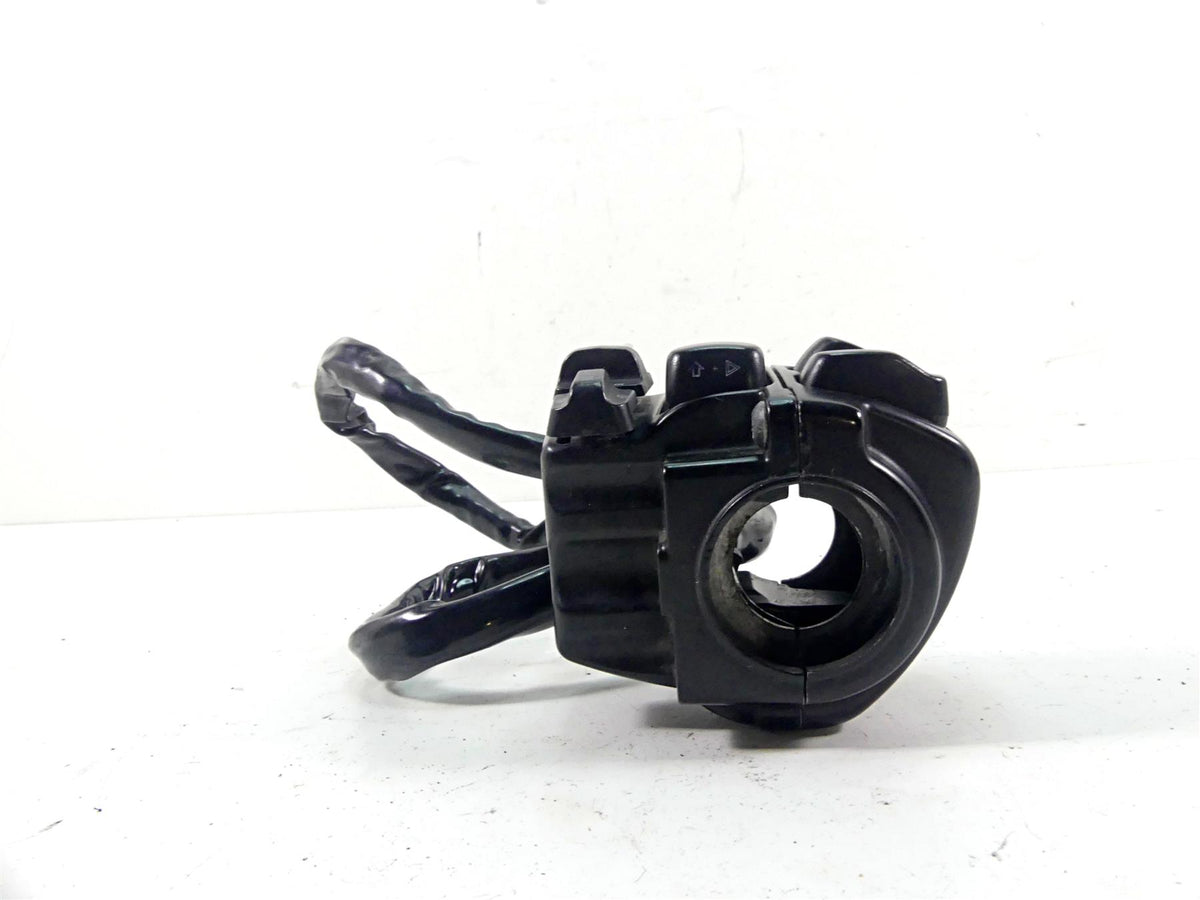 2004 Harley Touring FLHTCUI Electra Glide Right Hand Control Switch 71683-06A {{ shop.shopifyCountryName }} - Mototech271