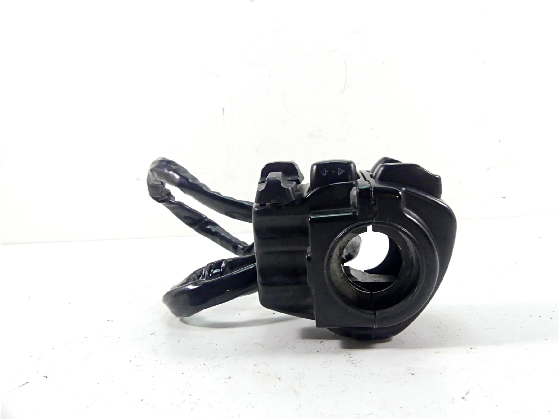 2004 Harley Touring FLHTCUI Electra Glide Right Hand Control Switch 71683-06A {{ shop.shopifyCountryName }} - Mototech271