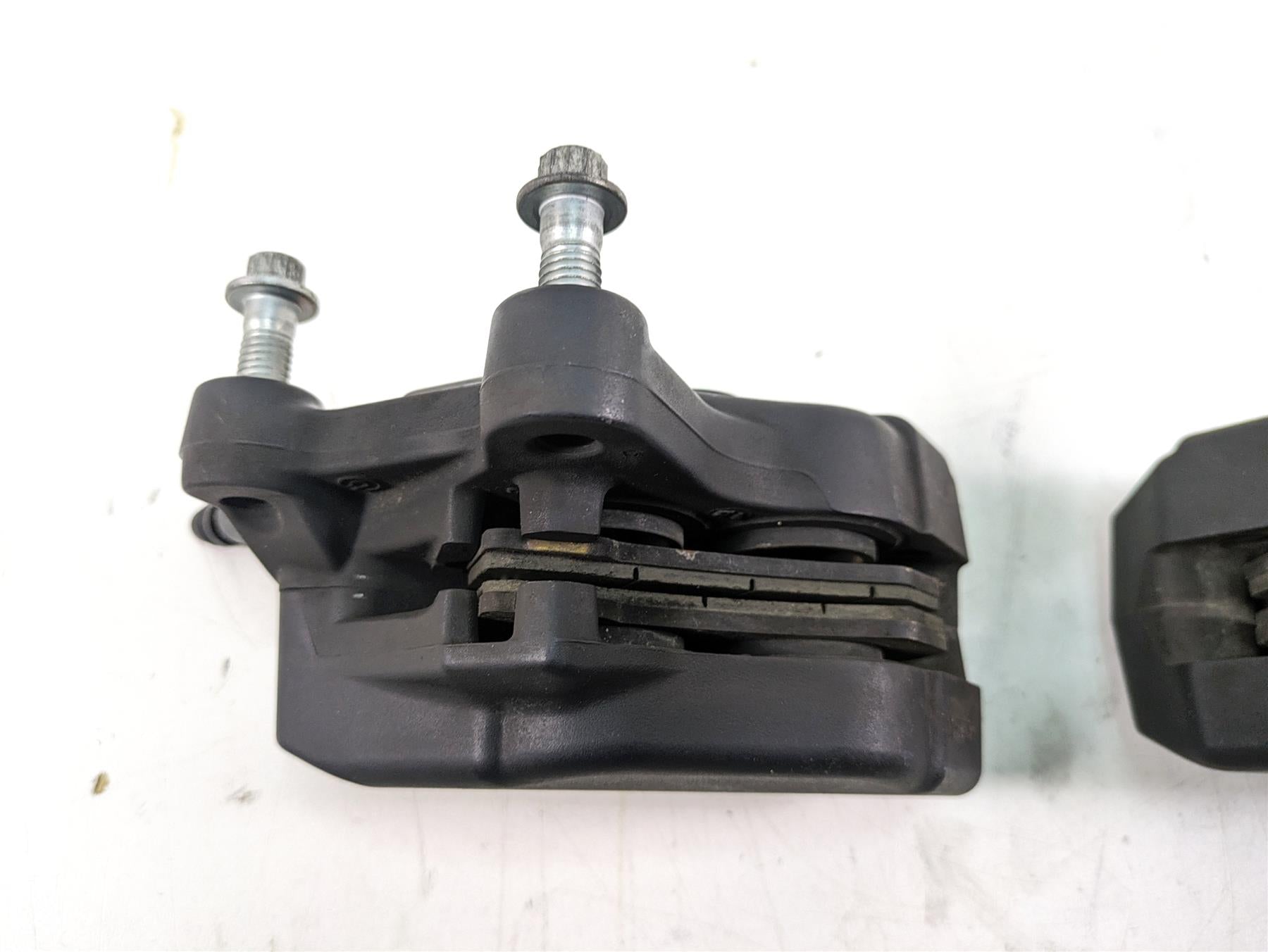 2014 Harley Touring FLHTK Electra Glide Brembo Front Brake Caliper Set 43027-08 {{ shop.shopifyCountryName }} - Mototech271