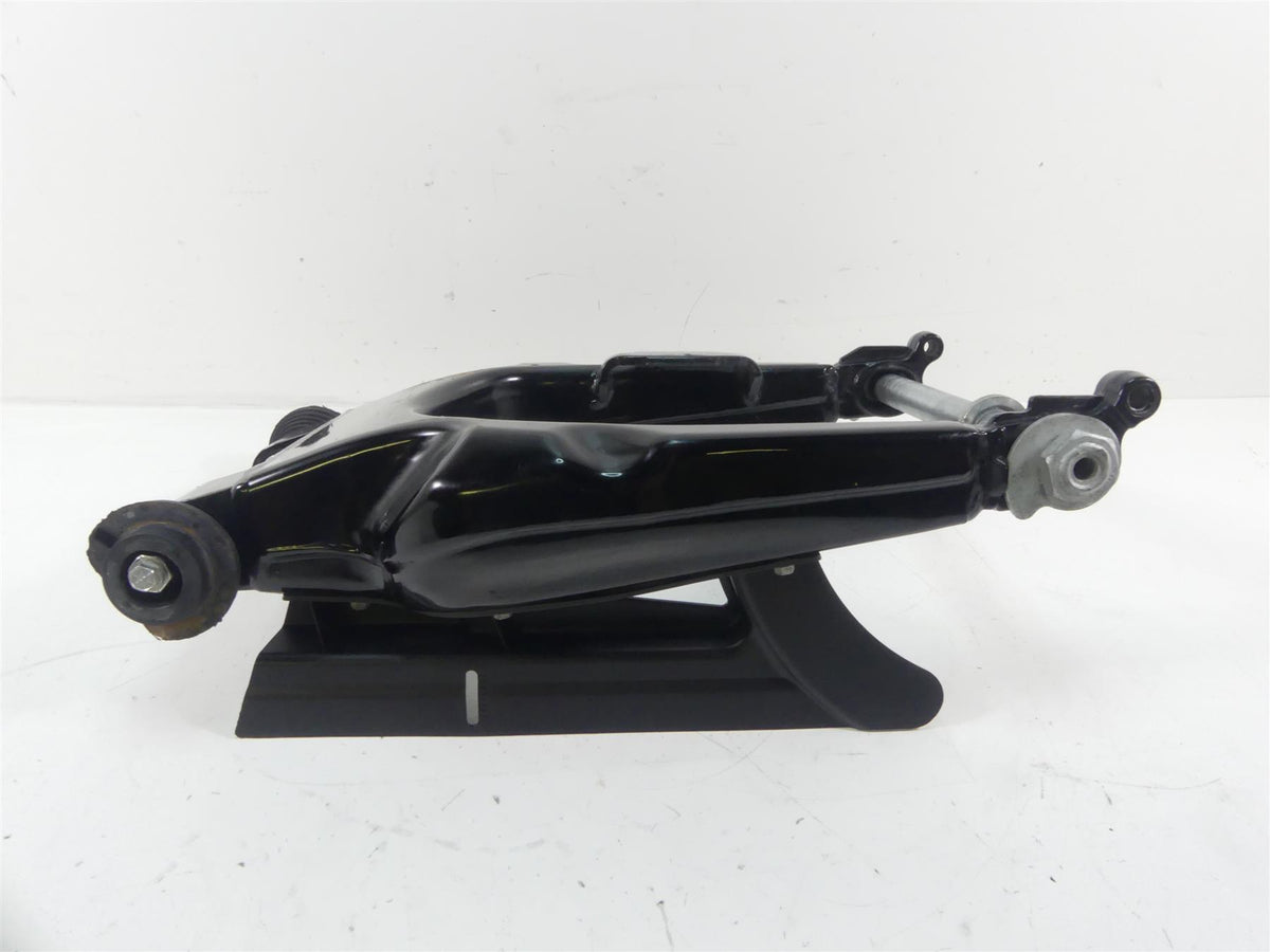 2014 Harley Touring FLHTK Electra Glide Rear Swingarm + Axle Set 47549-09 {{ shop.shopifyCountryName }} - Mototech271