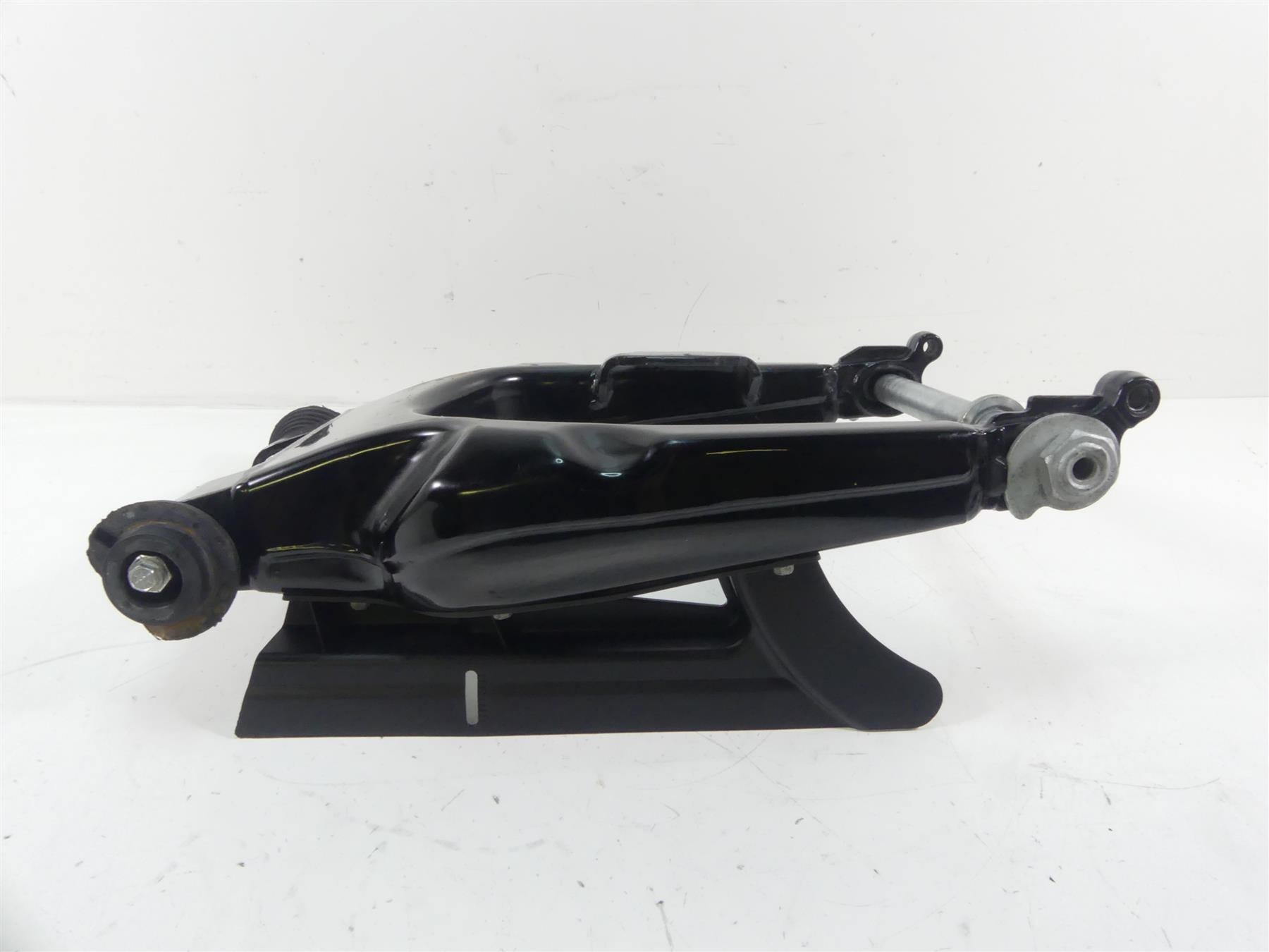 2014 Harley Touring FLHTK Electra Glide Rear Swingarm + Axle Set 47549-09 {{ shop.shopifyCountryName }} - Mototech271