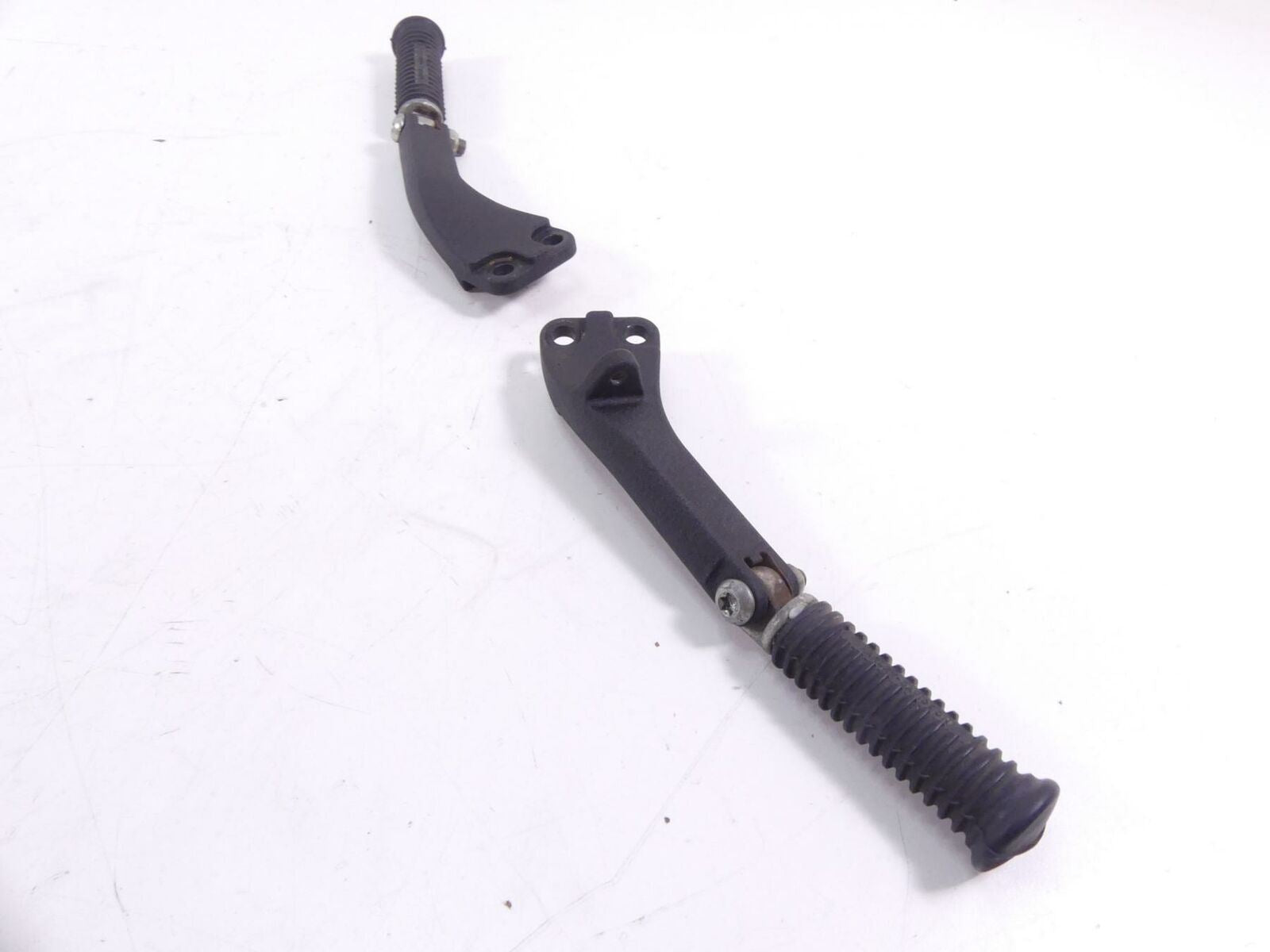 2007 Harley FXDWG Dyna Wide Glide Rear Passenger Footpeg Set 49224-06A 49230-06 {{ shop.shopifyCountryName }} - Mototech271